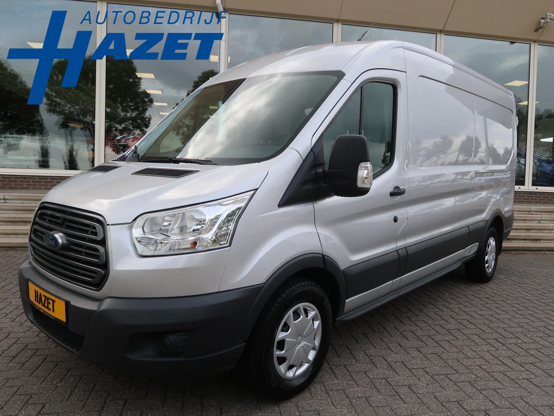 Ford Transit 350 2.0 TDCI 170 PK AUT. L2H2 EURO 6 + TREKHAAK, Auto's, Stof, Euro 6, 4 cilinders, Bedrijf