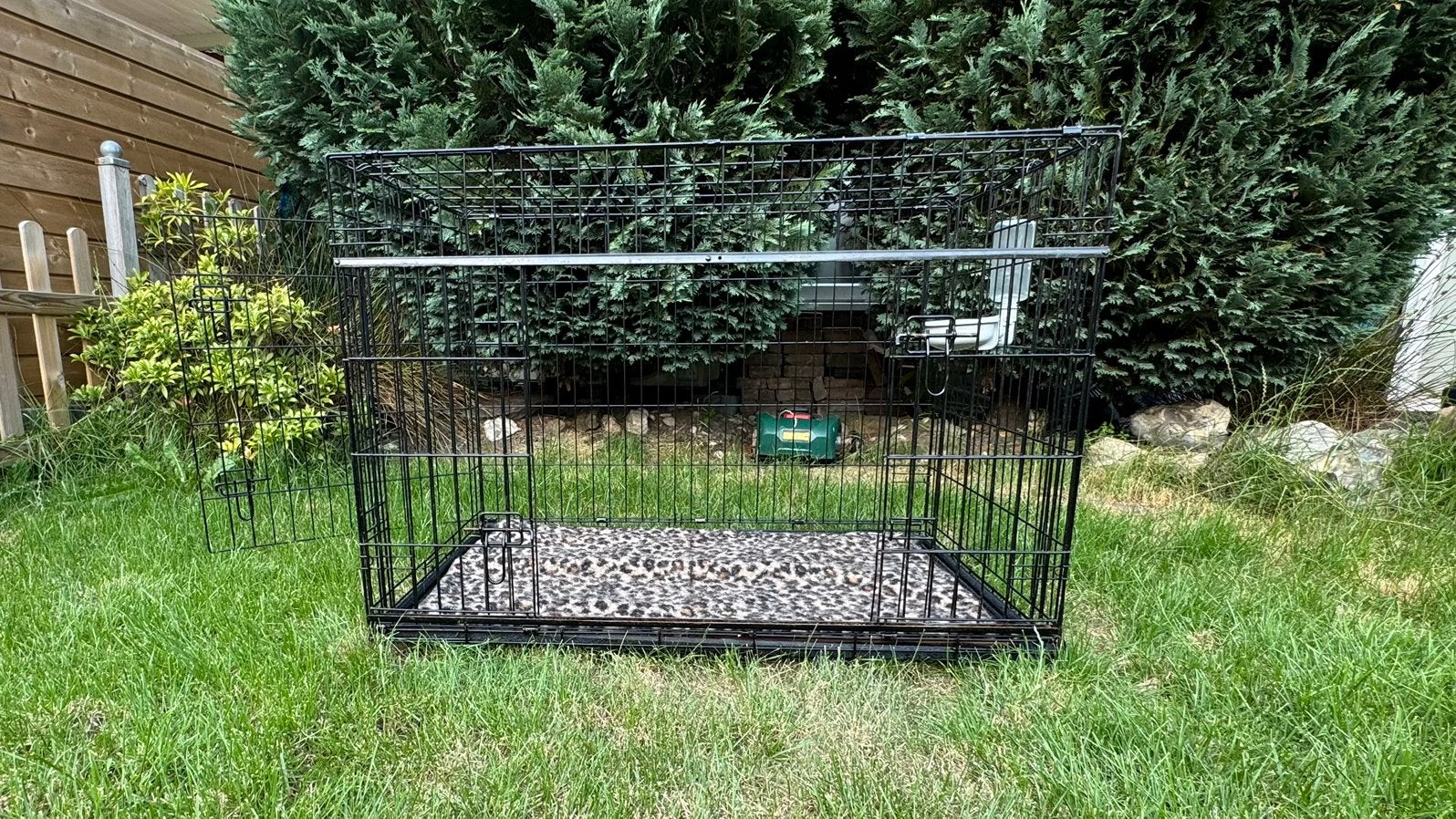 Bench met schuifdeuren (grote hond), Ophalen, Zo goed als nieuw
