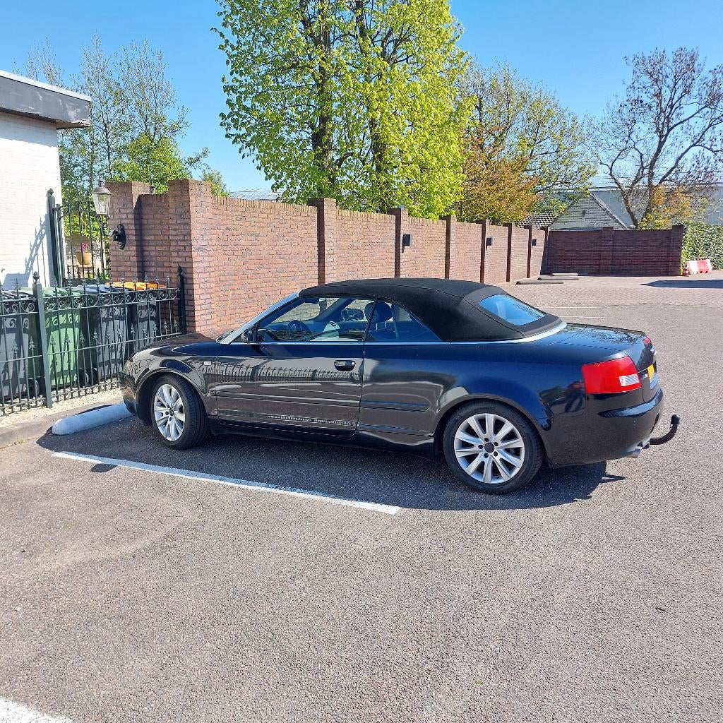 Audi A4 Cabrio 1.8 120KW 2005 Zwart, Auto's, Audi, Zwart, 4 cilinders, Cabriolet, 4 stoelen