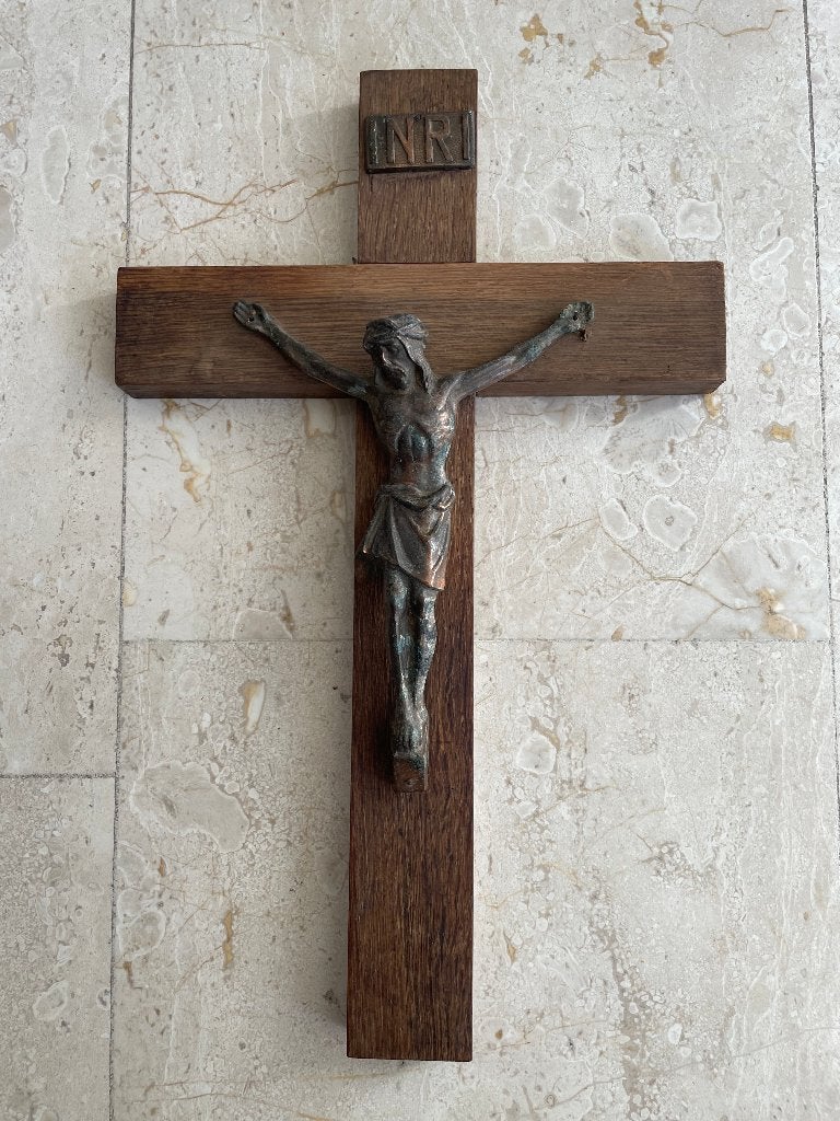 Antiek kruisbeeld, met bronzen(?) corpus en INRI bordje, Verzenden