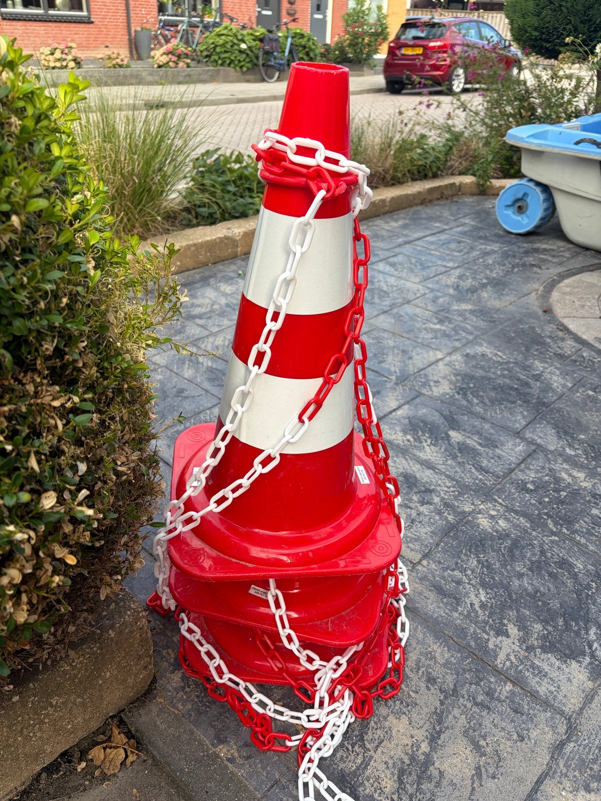 Verkeerskegels met kettingen (rood/wit), Ophalen of Verzenden