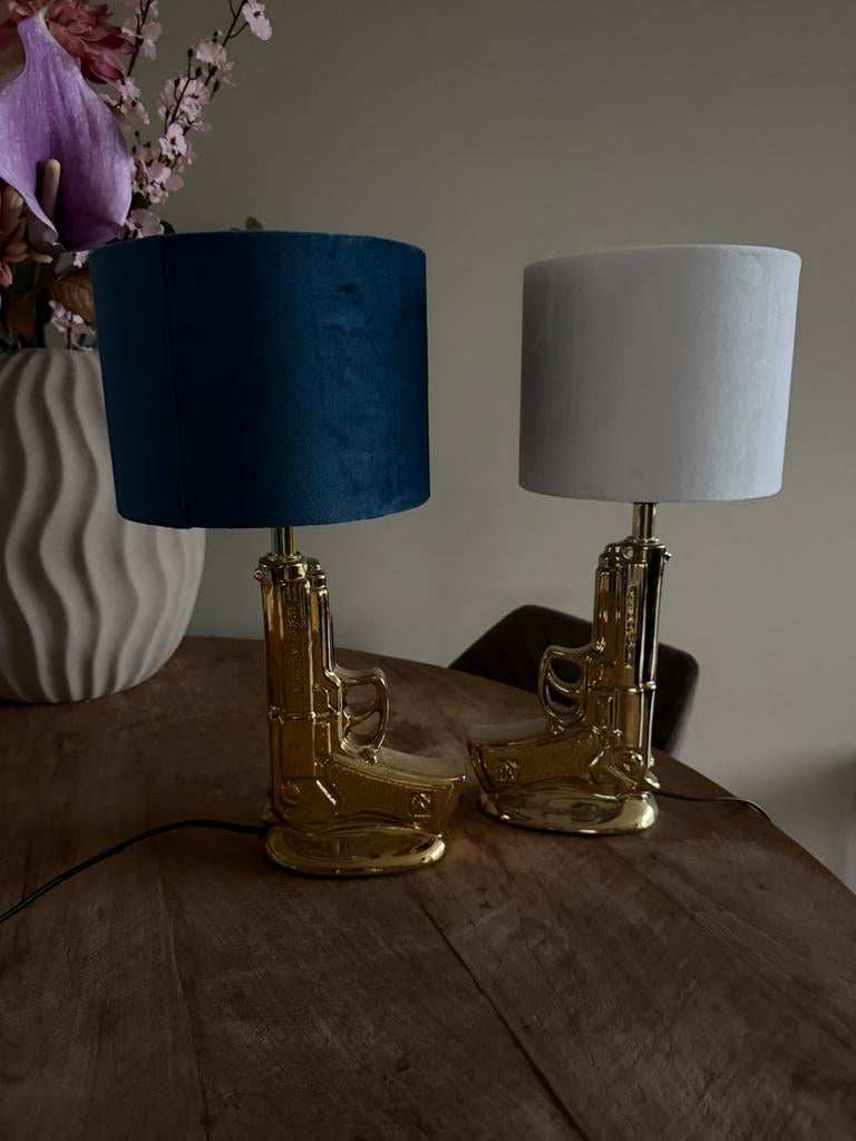 Pistool lamp (2 stuks inclusief lampenkap), Huis en Inrichting, Lampen | Tafellampen, Ophalen of Verzenden, Zo goed als nieuw