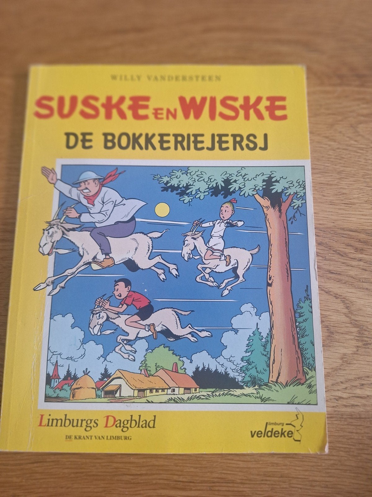 Suske en Wiske - De Bokkerijders (Limburgs dialect), Eén stripboek, Ophalen of Verzenden, Gelezen, Willy Vandersteen