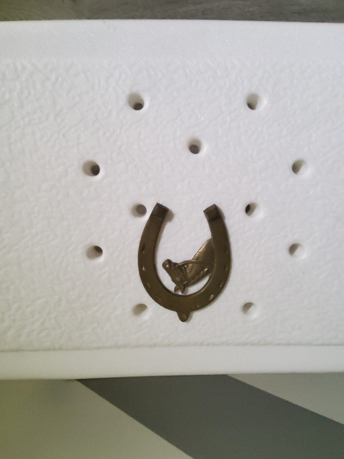 Decoratieve hoefijzer met paardenhoofd, Ophalen