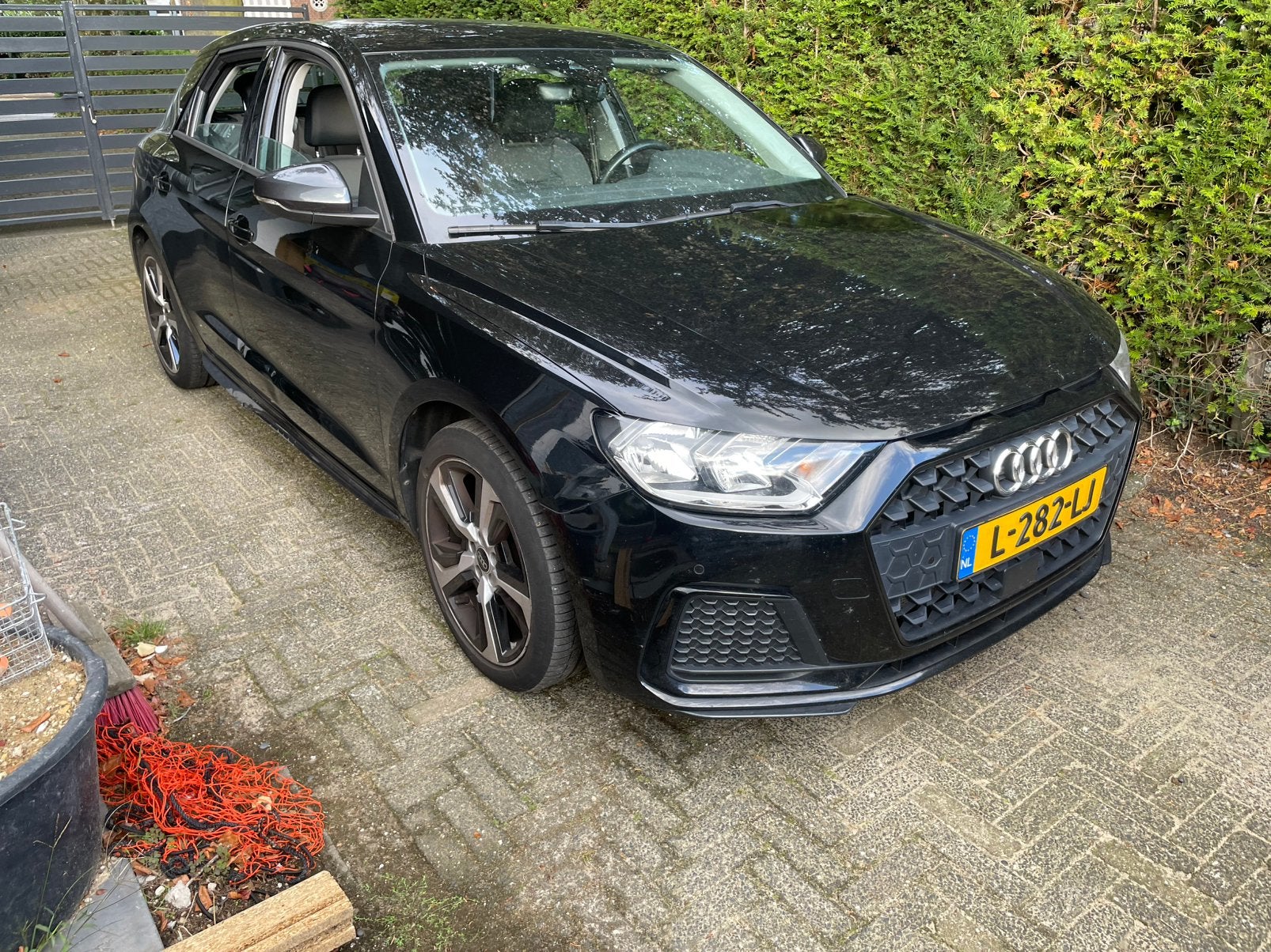 Audi A1 30tfsi bj 2021 ruikt verbrand  bij stationair lopen, Auto diversen, Ophalen, Wit, Benzine