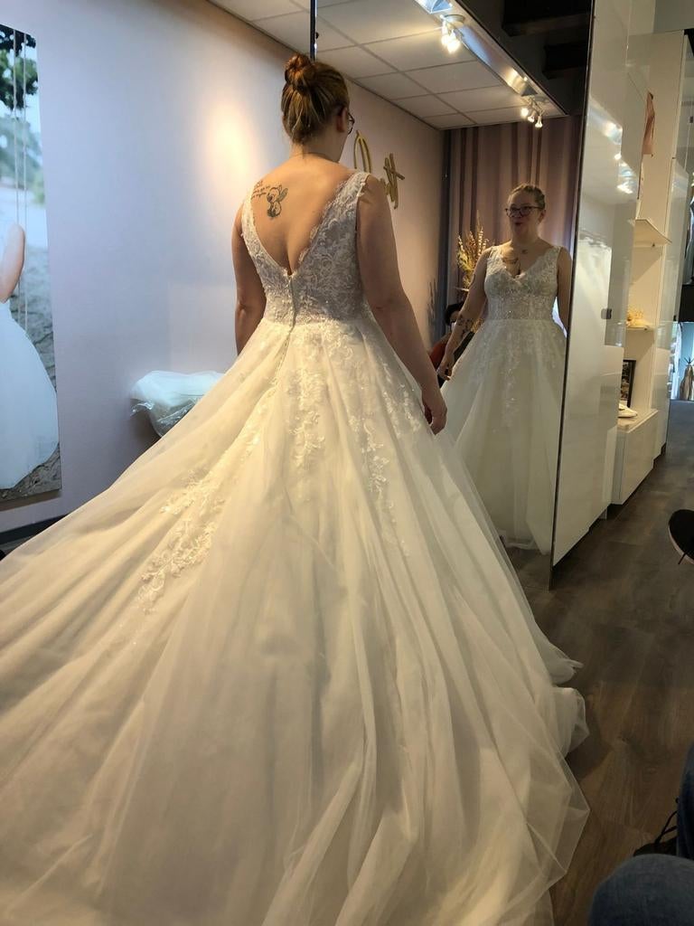 Prachtige Witte Trouwjurk met Kant en Tule, Ophalen, Trouwjurk, Wit, Onbekend