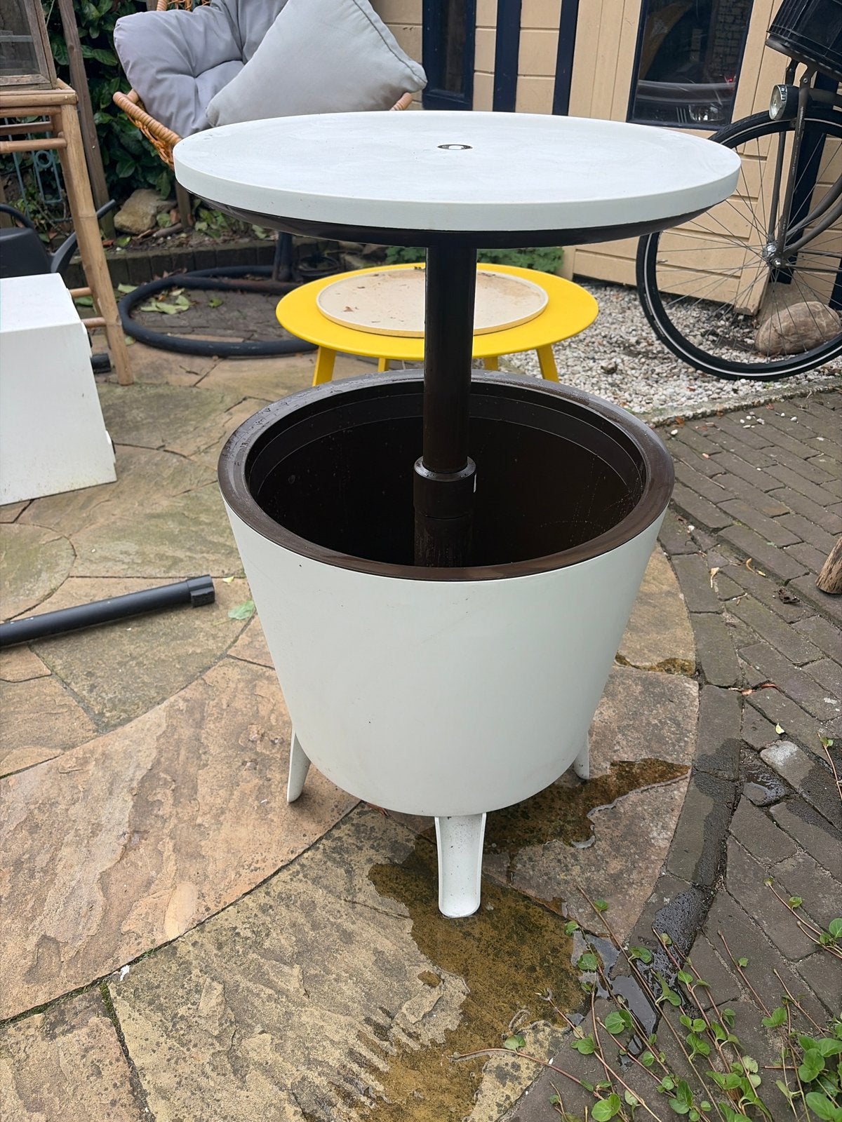 Koelbox bijzettafel voor buiten, Tuin en Terras, Ophalen, Gebruikt, Rond, Kunststof