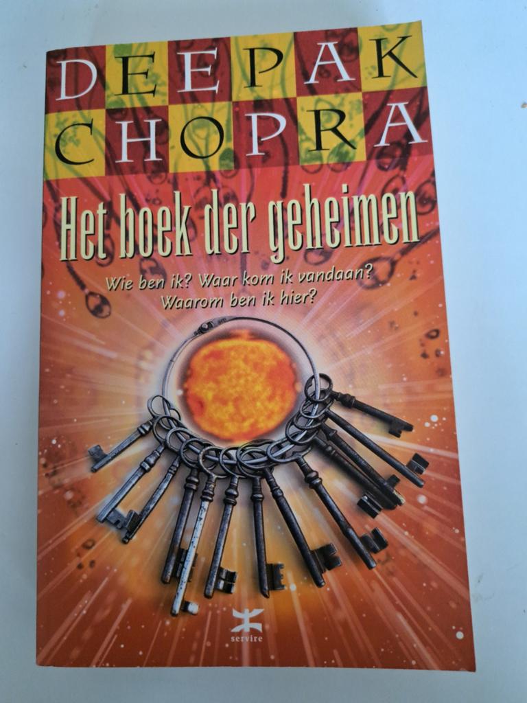 Deepak Chopra - Het boek der geheimen, Achtergrond en Informatie, Spiritualiteit algemeen, Ophalen of Verzenden, Zo goed als nieuw