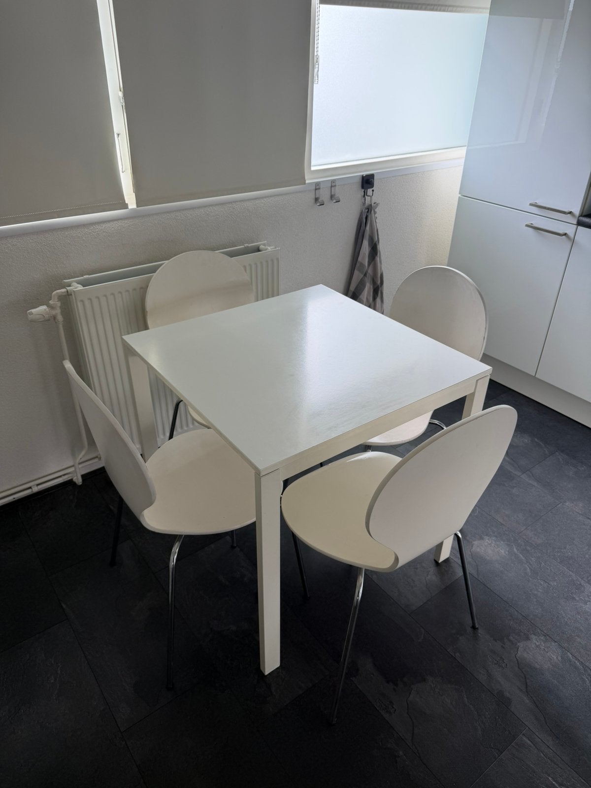 Ikea VIHALS Tafel, wit + 4 vlinderstoelen, wit, Huis en Inrichting, Tafels | Eettafels, Gebruikt, 50 tot 100 cm, 50 tot 100 cm