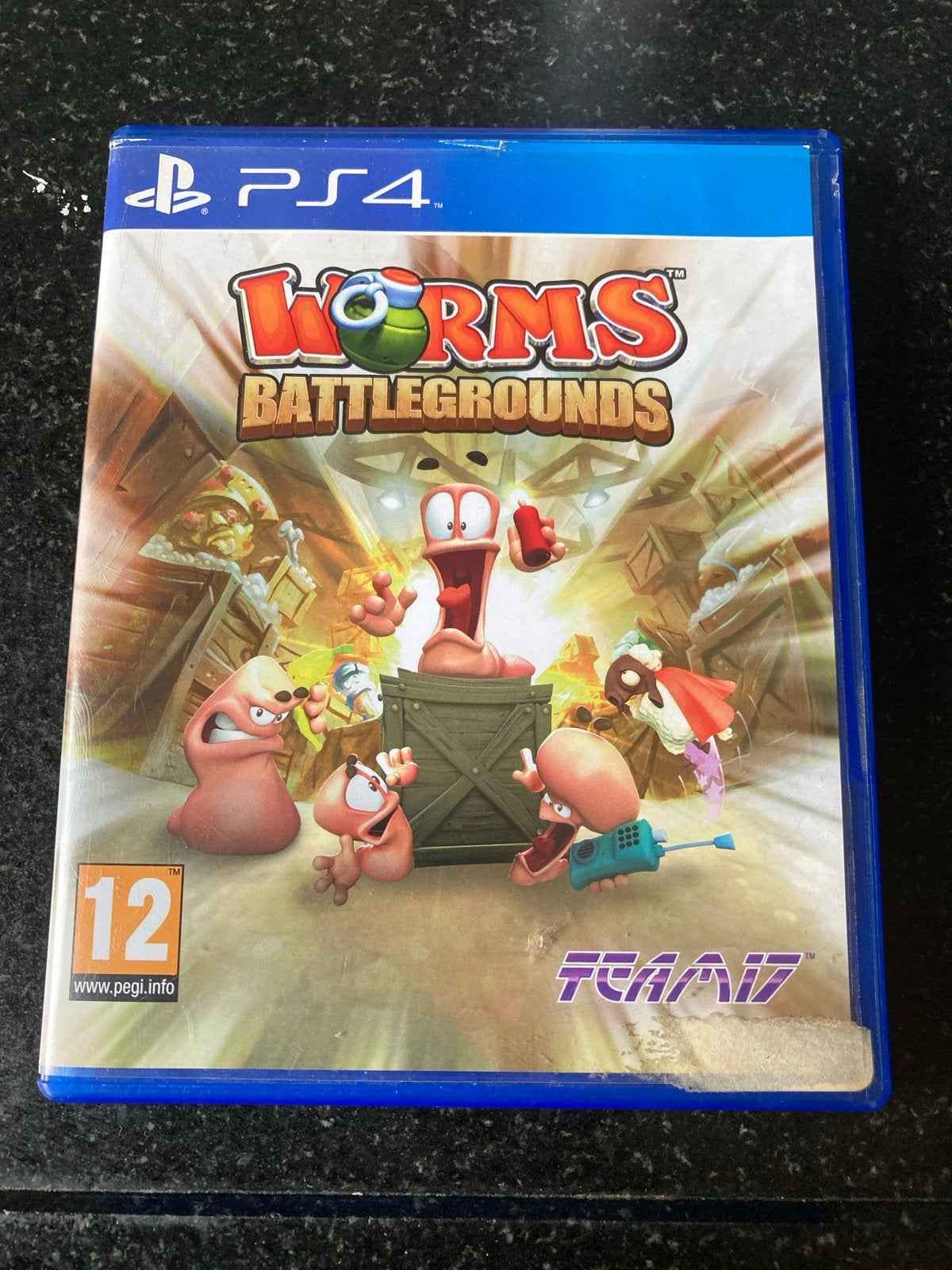 Worms Battlegrounds PS4 - Strategisch Wormenplezier!, Eén computer, Ophalen of Verzenden, Zo goed als nieuw, 3 spelers of meer