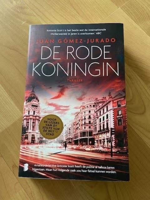 Antonia Scott - De rode Koningin - Juan Gómez-Jurado., Ophalen of Verzenden, Gelezen