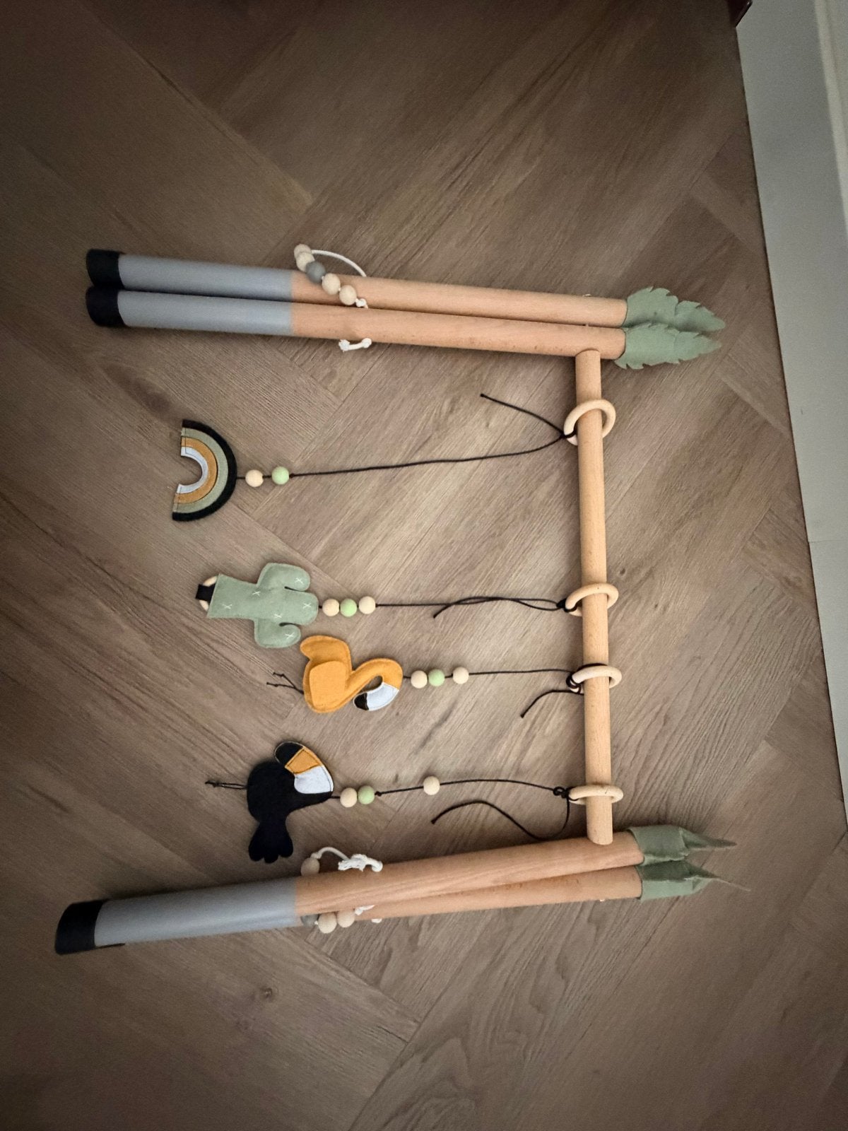 Houten Babygym met Vilten Hangers - Zo goed als nieuw, Ophalen, Zo goed als nieuw, Babygym