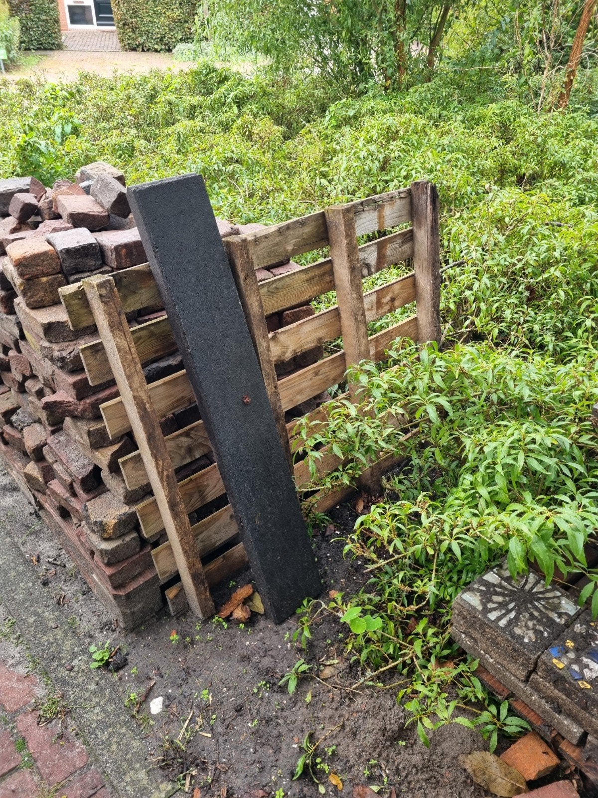 zwarte opsluitband, Tuin en Terras, Ophalen, Gebruikt, Klinkers, Minder dan 5 m²