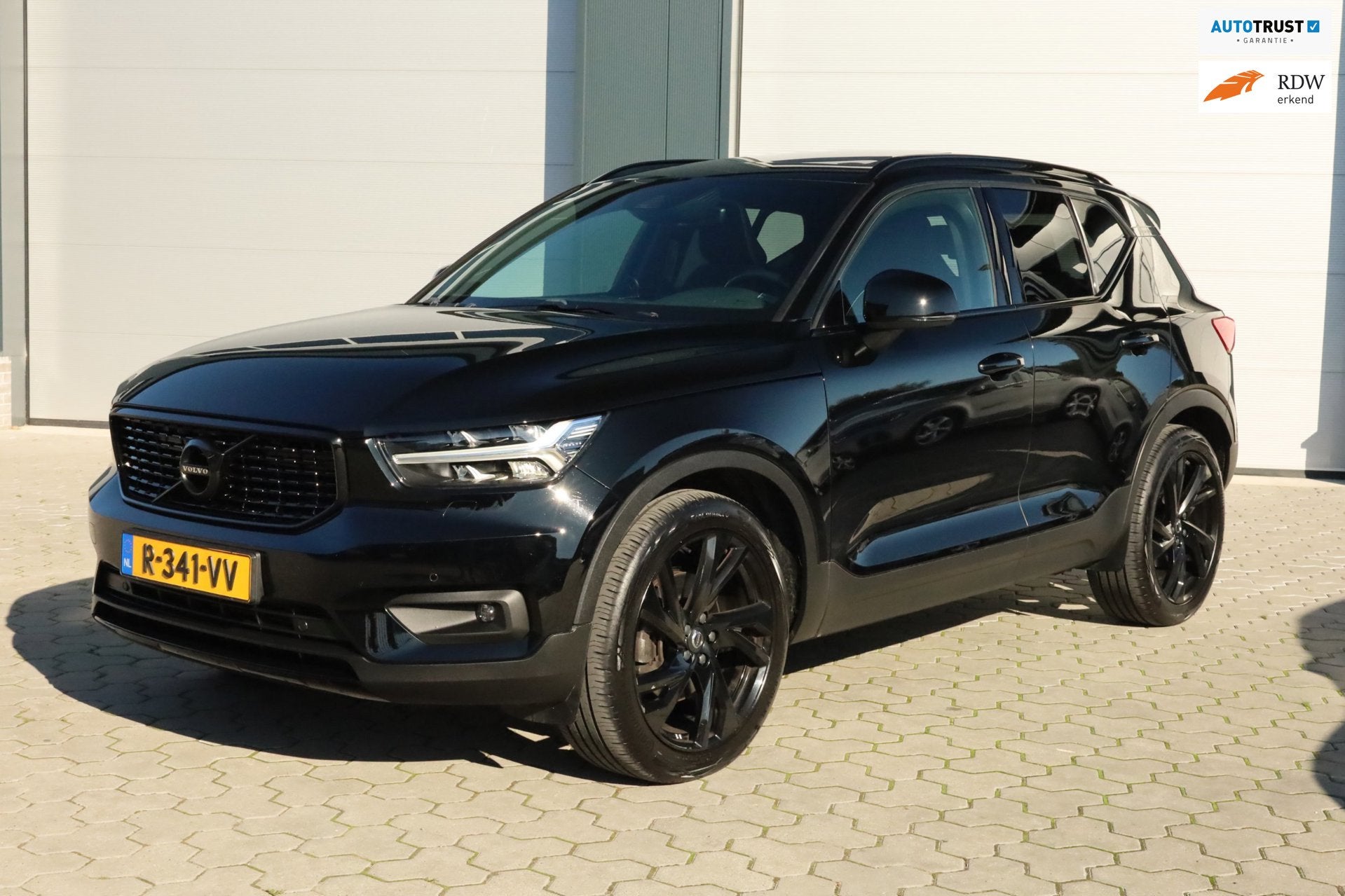 Volvo XC40 2.0 T4 R-Design Pano Carplay Trekhaak Sfeerverlic, Auto's, 15 km/l, Zwart, Bedrijf, 93 €/maand