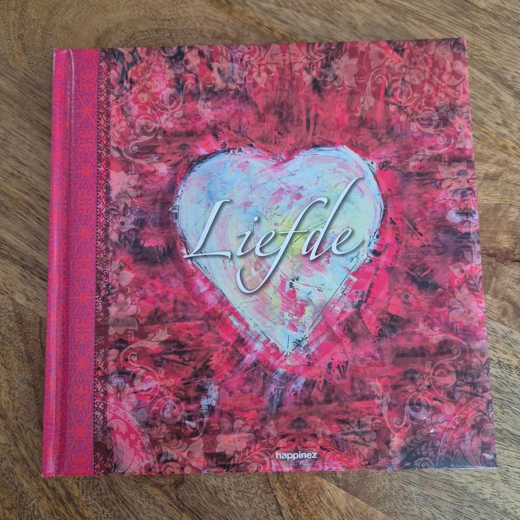 Liefde Happinez Boek - Inspirerende Verhalen en Gedichten, Ophalen of Verzenden, Zo goed als nieuw, Happinez, Nederland