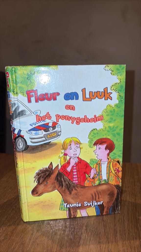 Teunie Suijker - Fleur en Luuk en het ponygeheim, Fictie algemeen, Ophalen of Verzenden, Zo goed als nieuw, Teunie Suijker