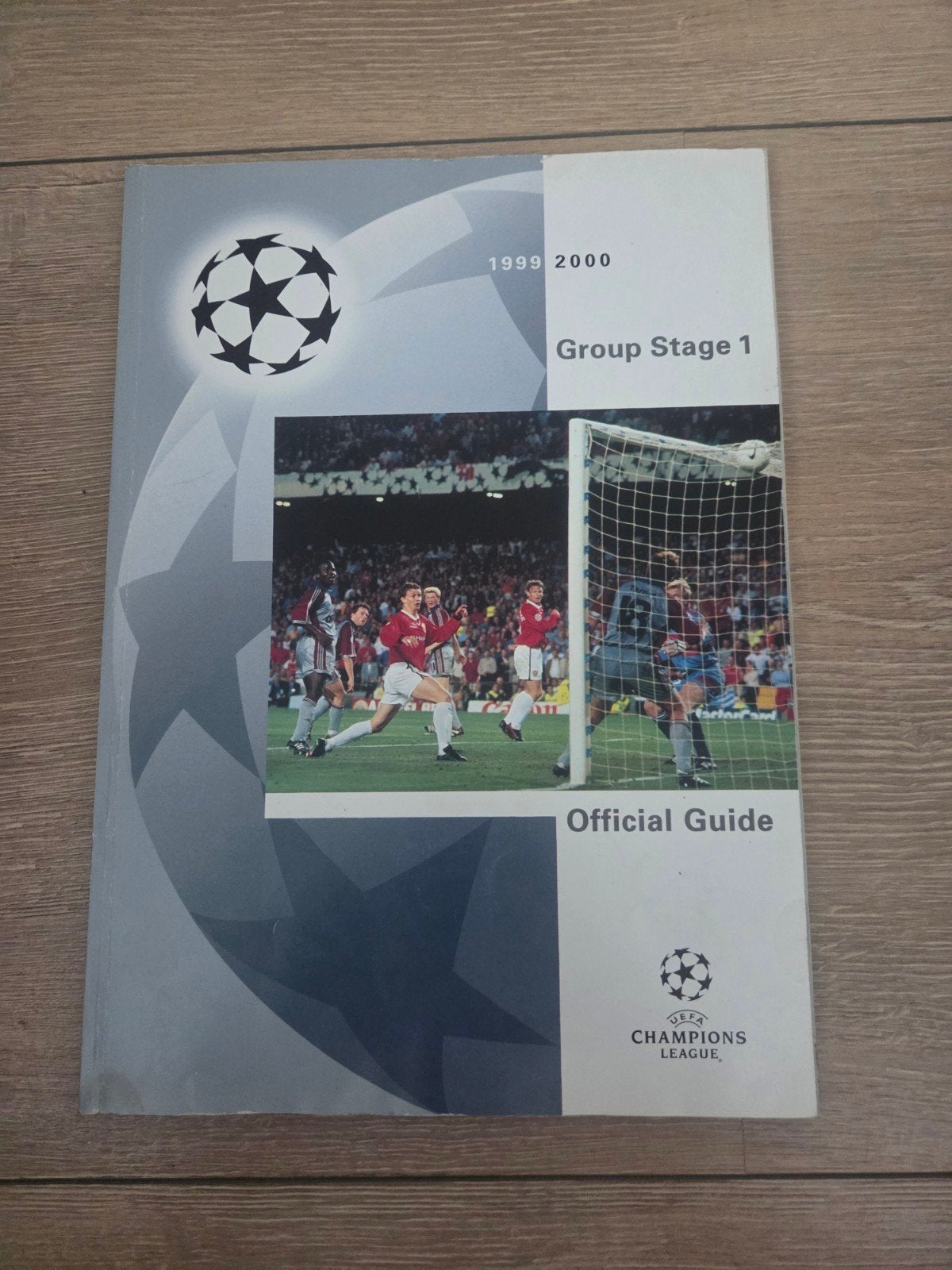 UEFA Champions League Official Guide 1999-2000, Ophalen of Verzenden, Zo goed als nieuw, Balsport