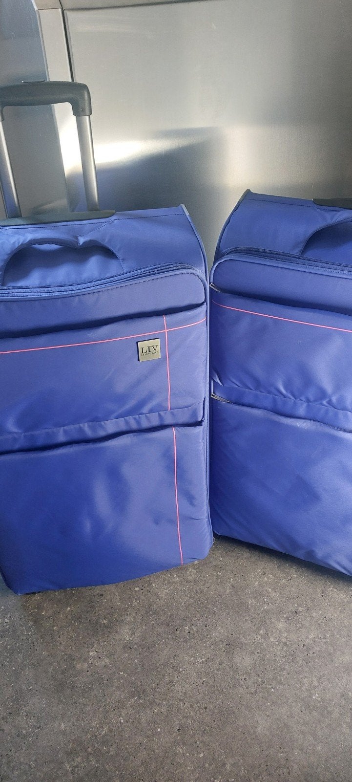Set koffers merk LIV, 60 tot 70 cm, Uitschuifbare handgreep, Ophalen of Verzenden, Zo goed als nieuw