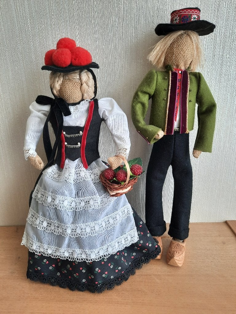 Set van 3 Jute Klederdracht Poppen - 32 cm Hoog, Ophalen of Verzenden, Zo goed als nieuw, Pop