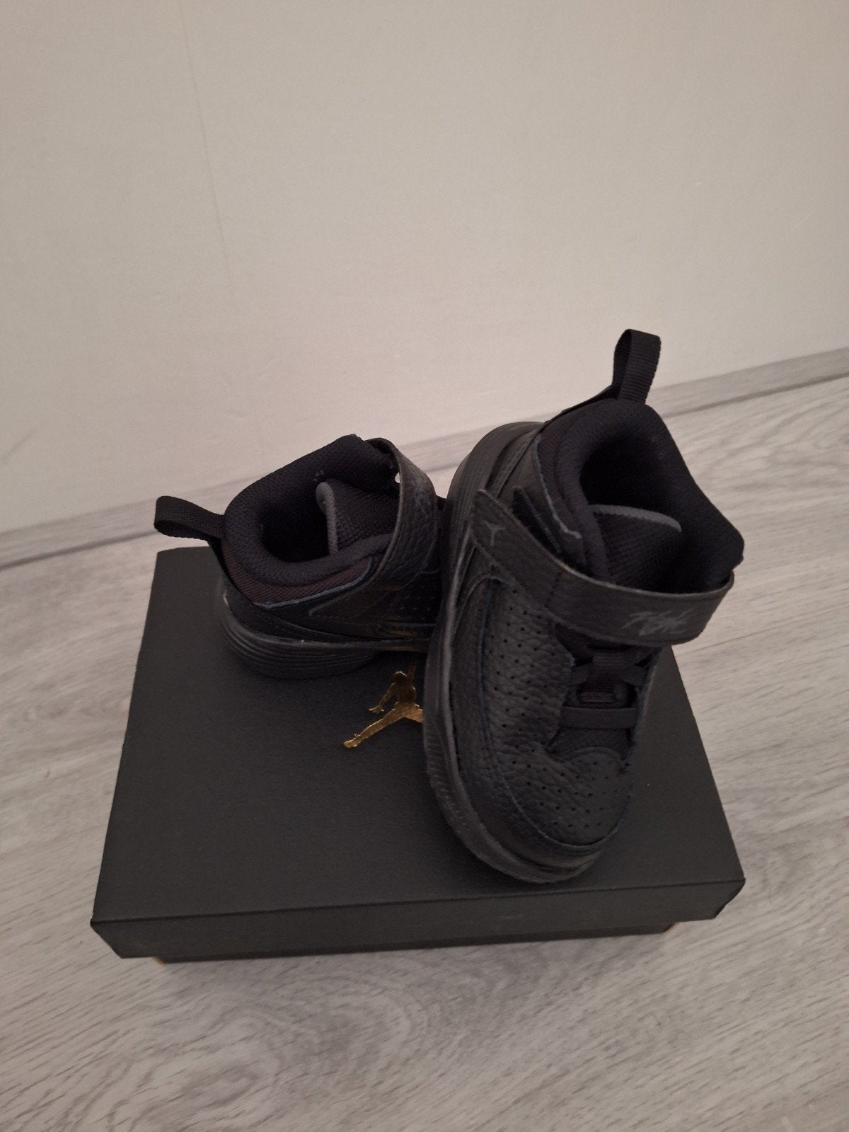 Jordan Max Aura 3 (TD) - Zwarte babyschoentjes maat 22, Schoentjes, Jongetje of Meisje, Ophalen of Verzenden, Zo goed als nieuw