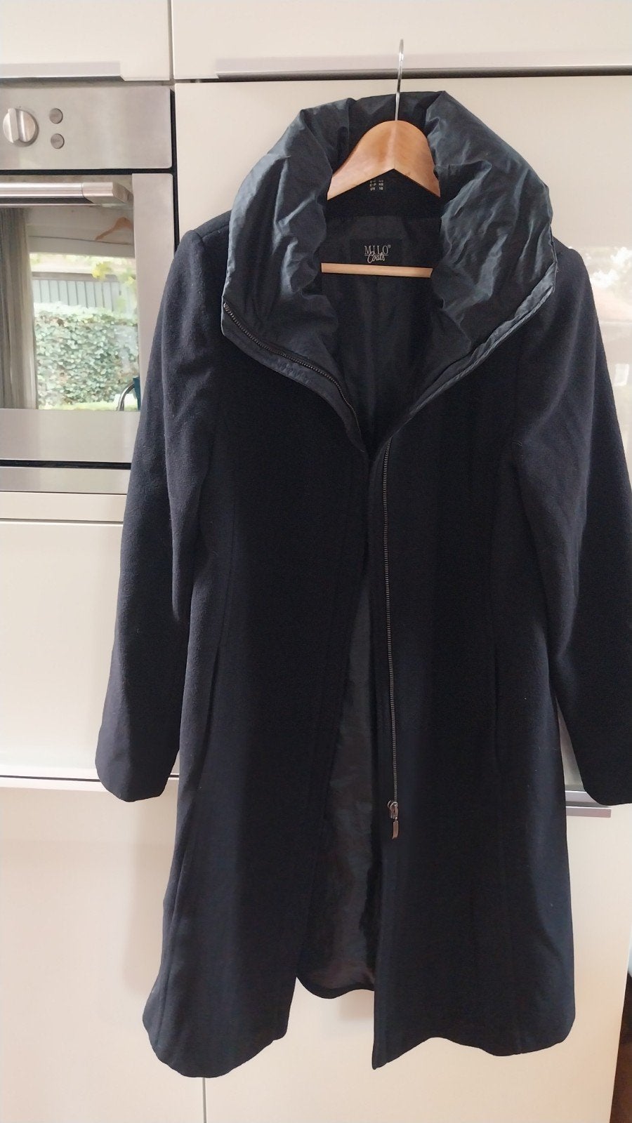Milo Coats, zwarte mantel/ winterjas, maat 42, wol, Ophalen of Verzenden, Zo goed als nieuw, Maat 42/44 (L), Zwart