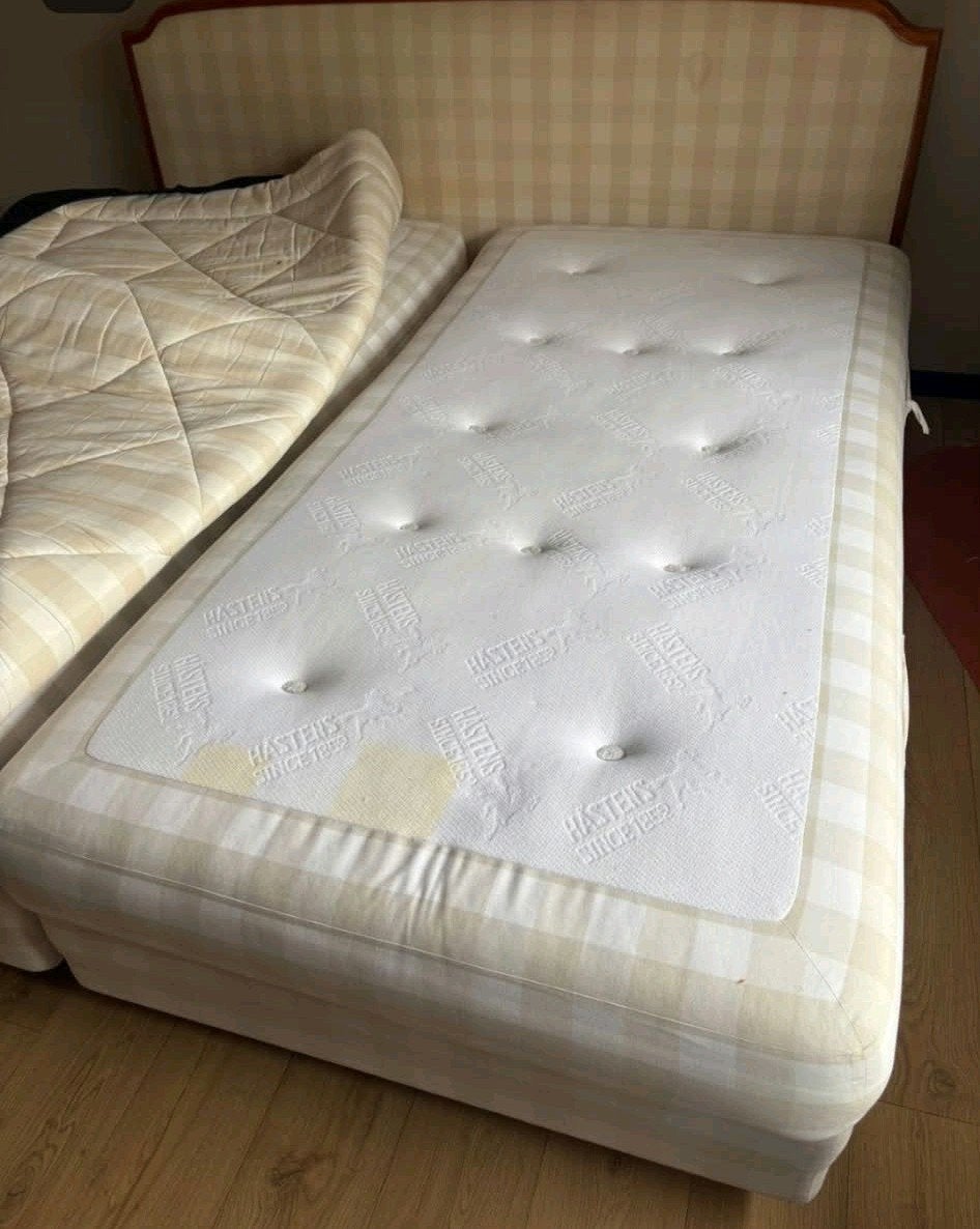 Hastens Boxspring incl topper en hoofdbord 220cm lang, Ophalen, Zo goed als nieuw, Tweepersoons, 220 cm