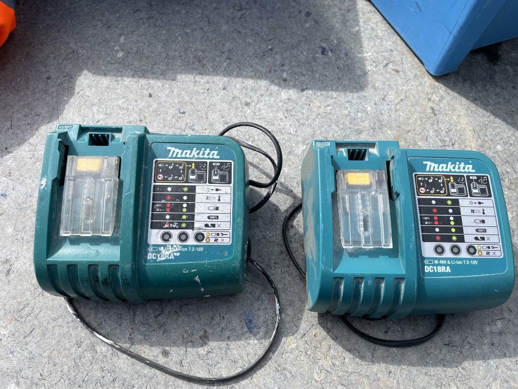 WB22 - Makita acculader, werkend, Ophalen, Gebruikt
