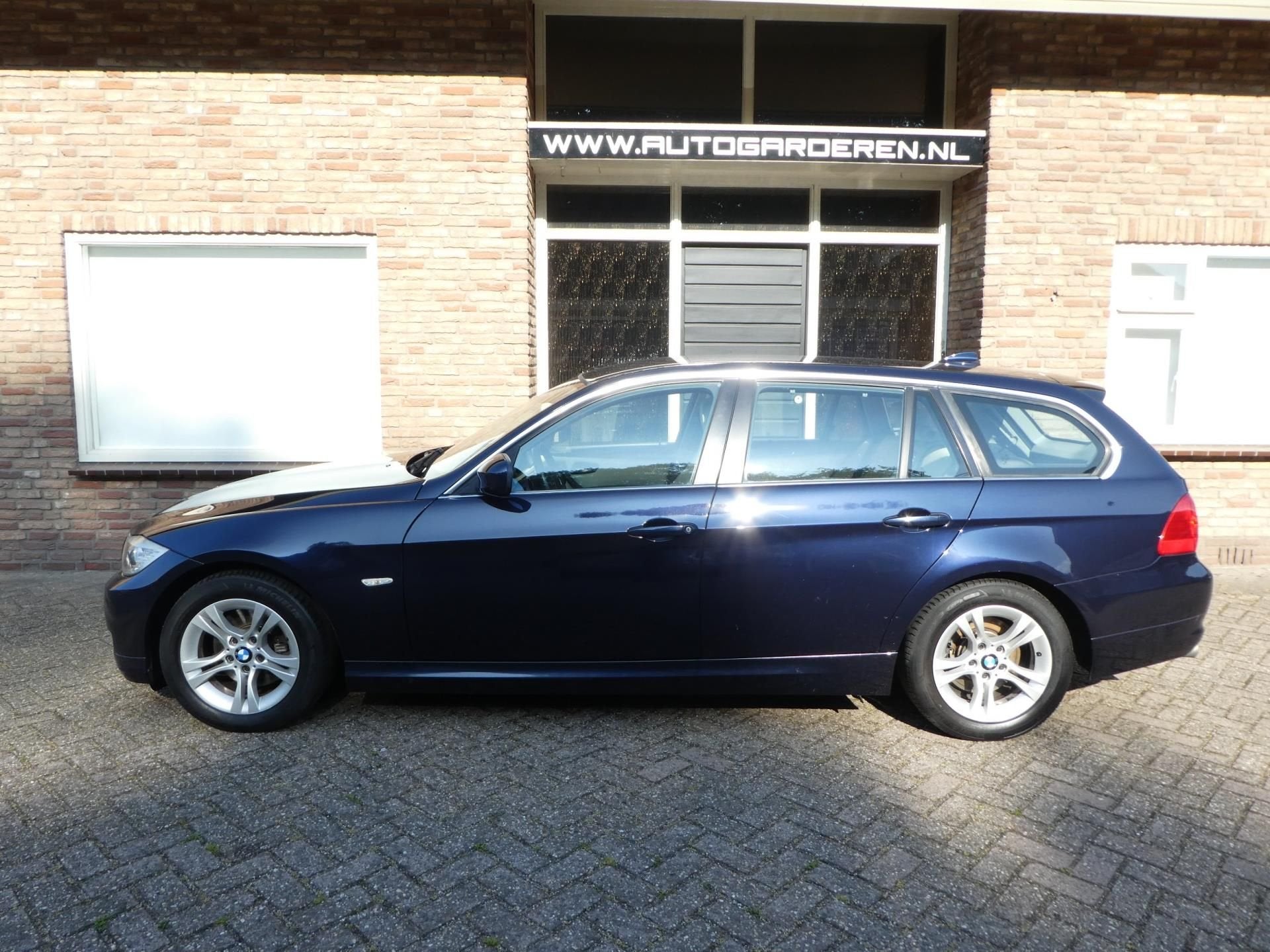 BMW 3-serie Touring 325i Business Line Leder / Navi / Dealer, Auto's, Achterwielaandrijving, Gebruikt, Beige, Blauw