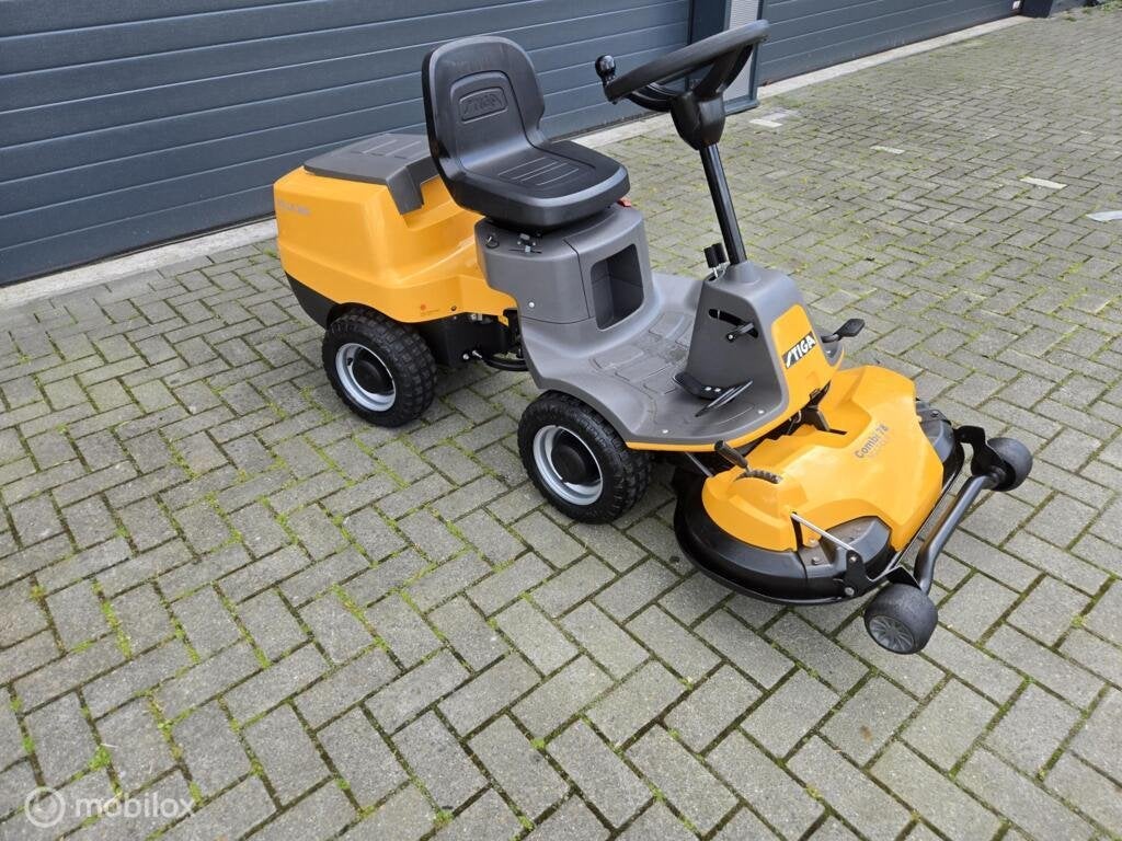 Zitmaaier  stiga villa frontmaaier  nulch hydro, Tuin en Terras, Zitmaaiers, Zo goed als nieuw, Mulchfunctie
