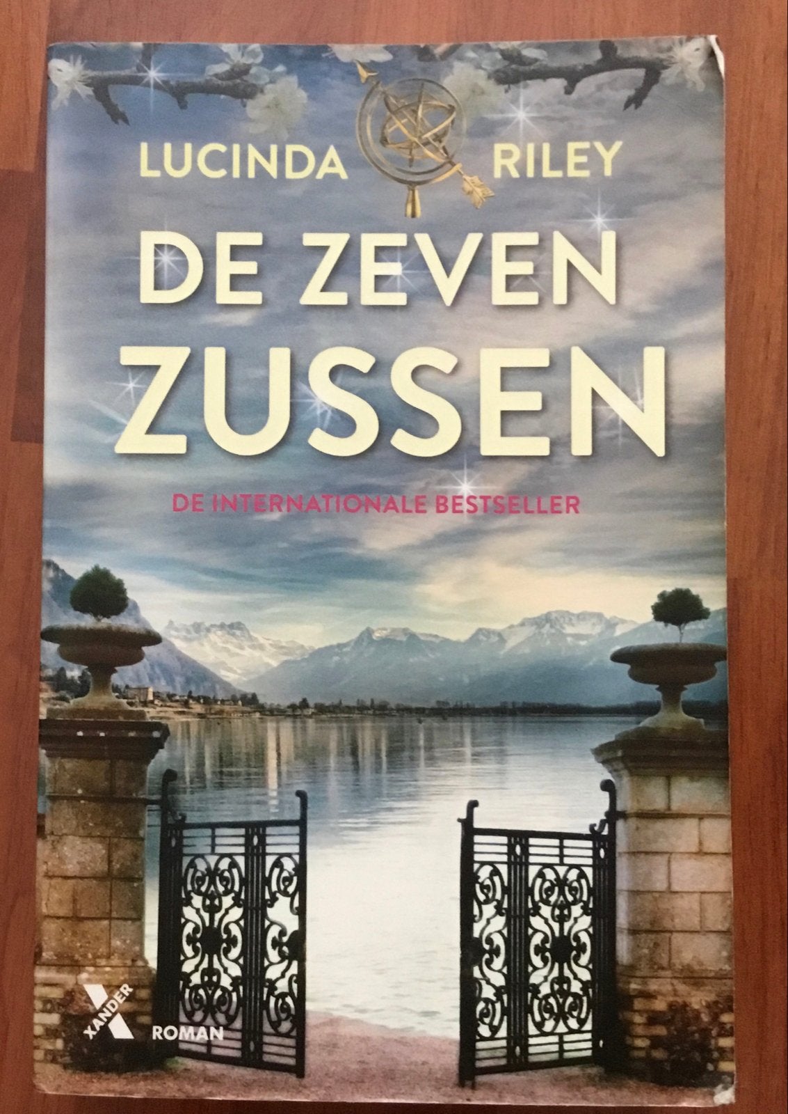 De Zeven Zussen - Lucinda Riley (Internationale Bestseller), Ophalen of Verzenden, Gelezen, Nederland