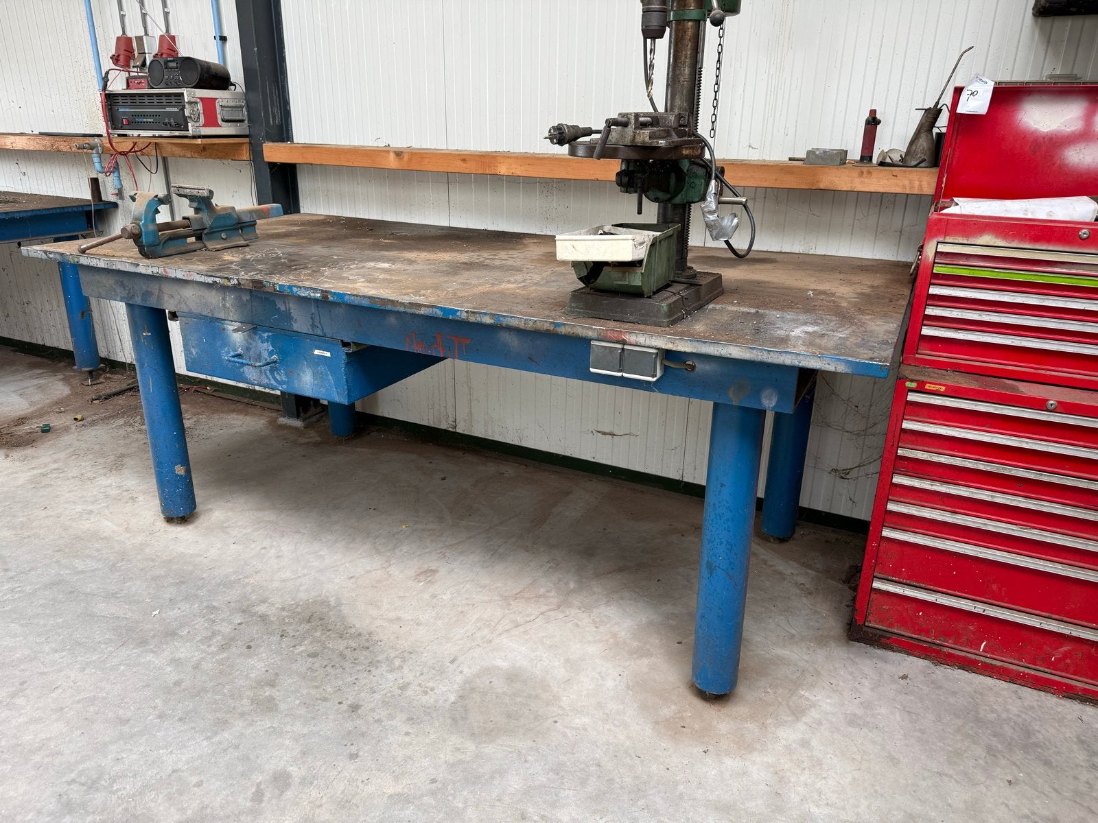 Robuuste werkbank met bankschroef en lade, Doe-het-zelf en Verbouw, Werkbanken, Ophalen of Verzenden, Gebruikt, 170 cm of meer