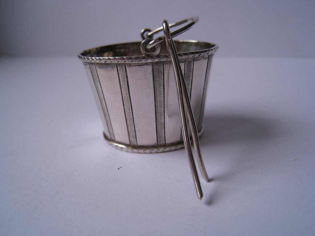 ZILVER - ZILVEREN LEKBAKJE VOOR DE THEEPOT., Antiek en Kunst, Verzenden, Zilver
