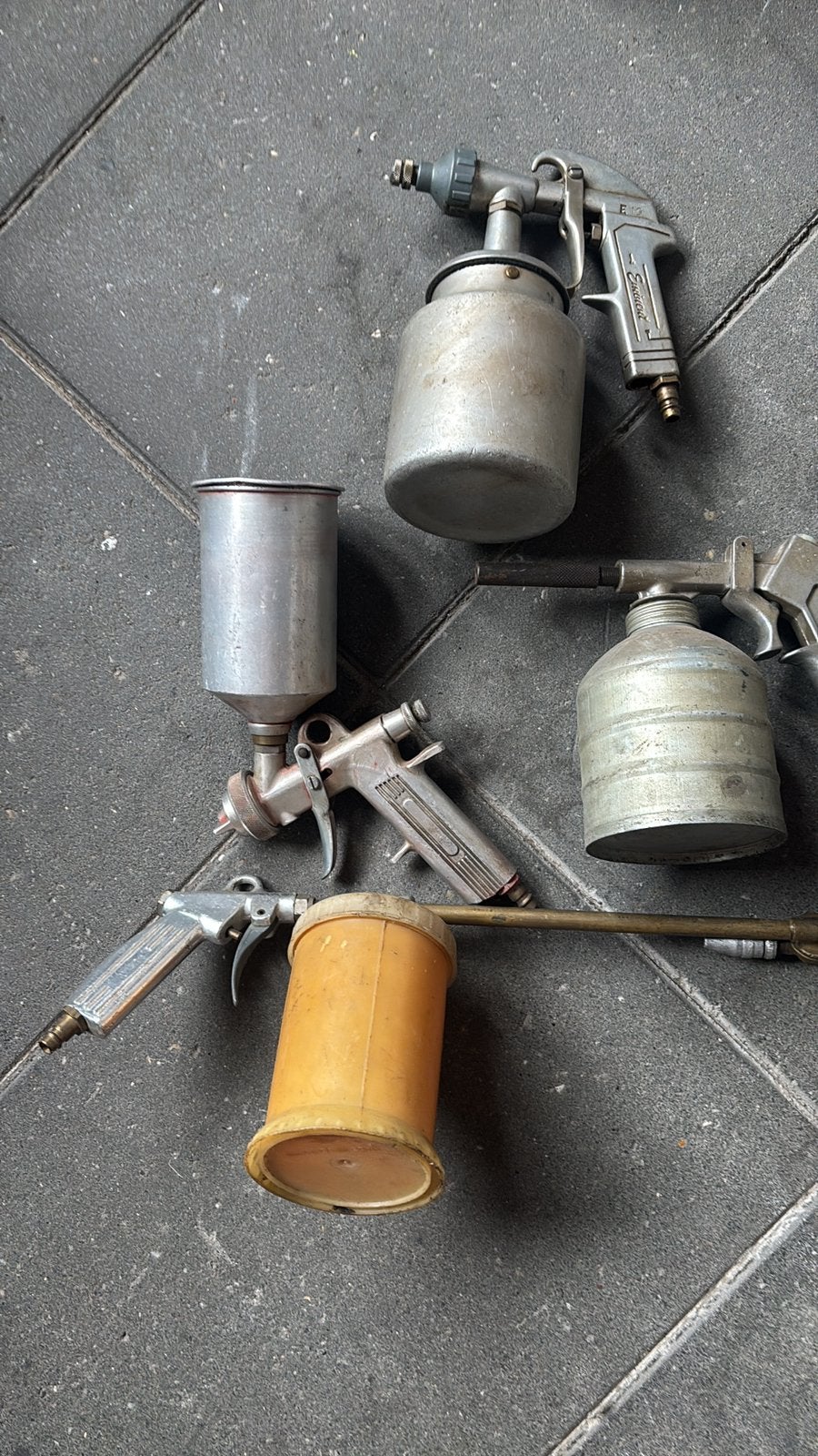Te koop div spuiten op lucht, Ophalen, Gebruikt