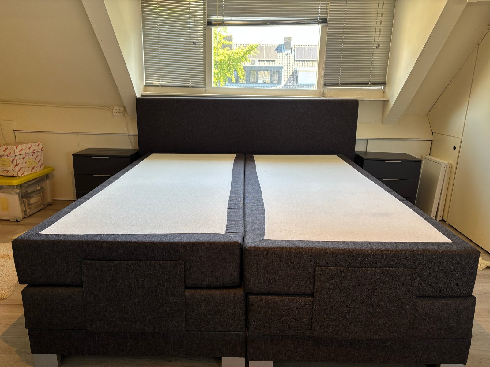 Elektrisch verstelbaar bed 180x210 met topper en nachtkastje, Ophalen, 210 cm, Tweepersoons, 180 cm
