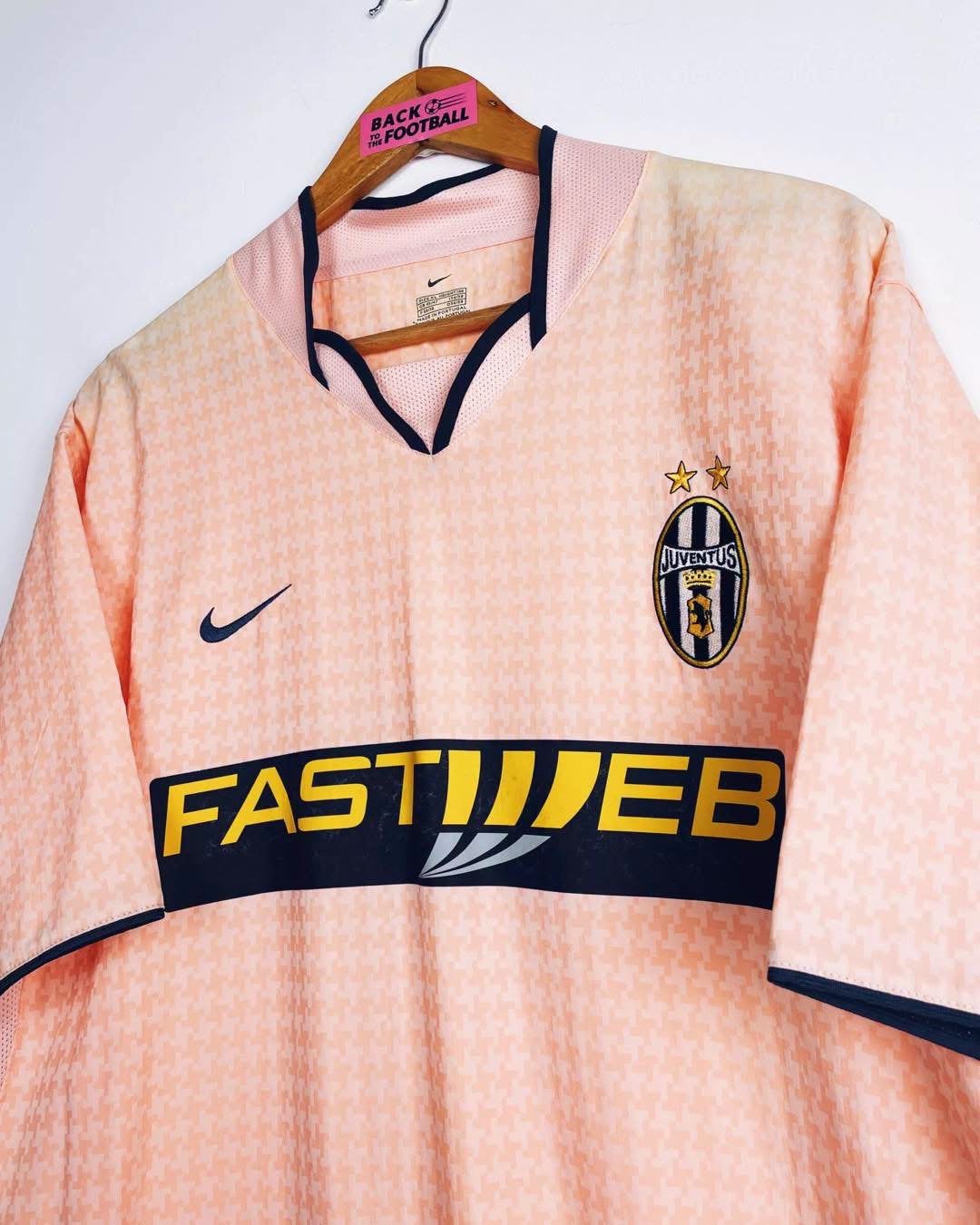 Juventus uitshirt seizoen 2003/2004, Eén persoon