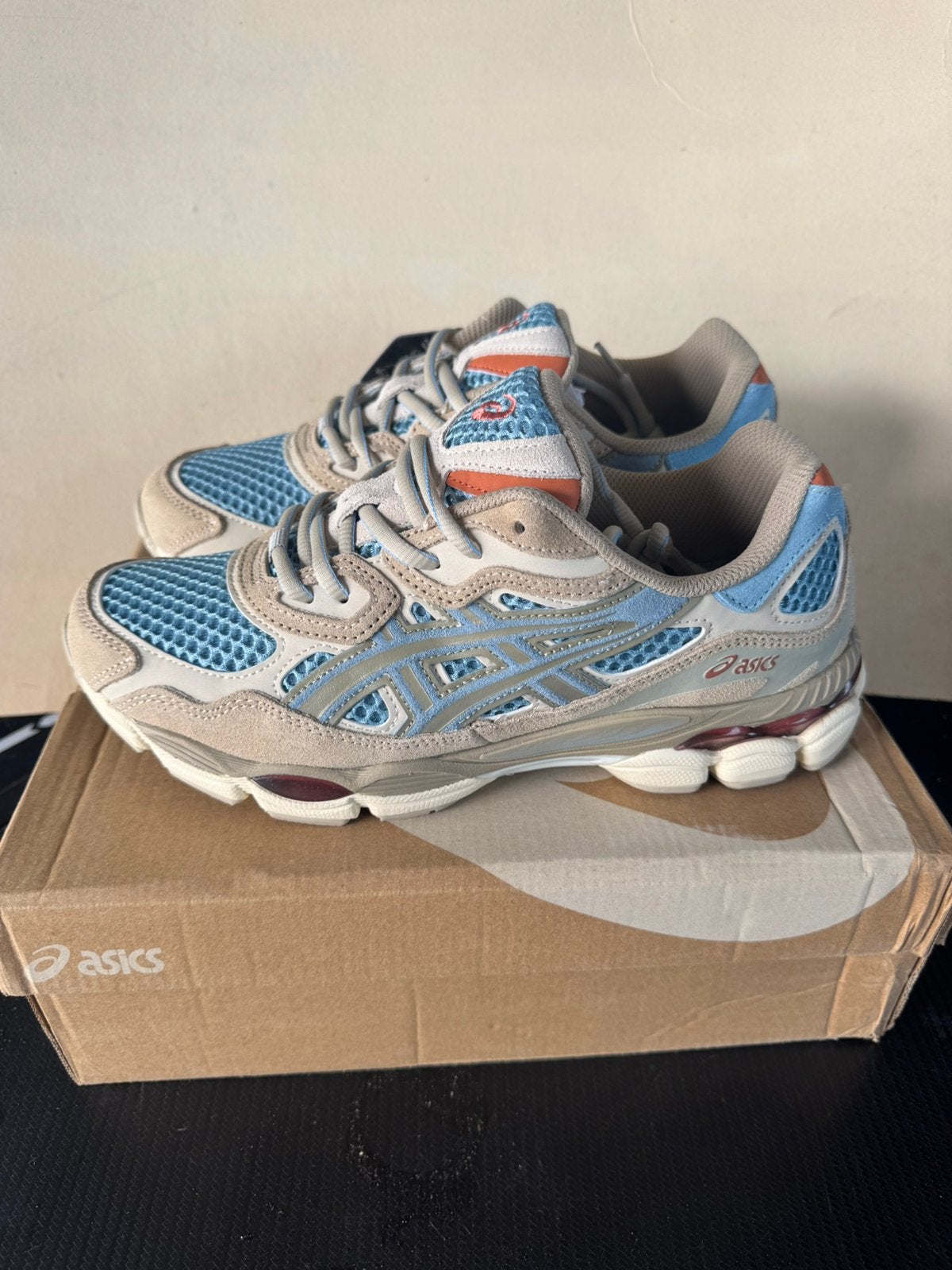 Asics Gel-NYC Blue Brown maat 42, Sport en Fitness, Loopsport en Atletiek, Ophalen of Verzenden, Zo goed als nieuw, Hardloopschoenen