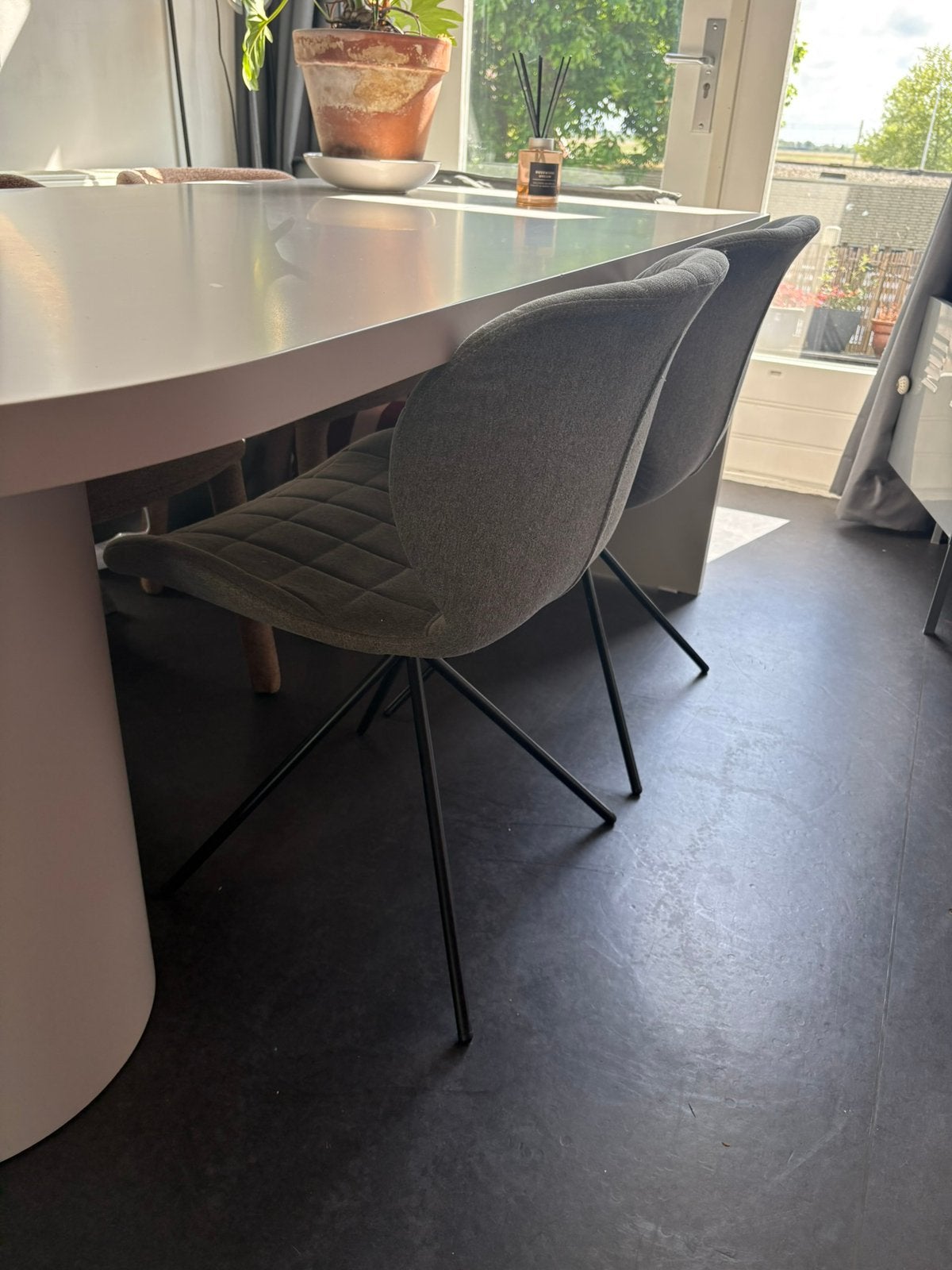 Zuiver eetkamerstoelen OMG grijs, Huis en Inrichting, Stoelen, Ophalen, Gebruikt, Twee, Stof