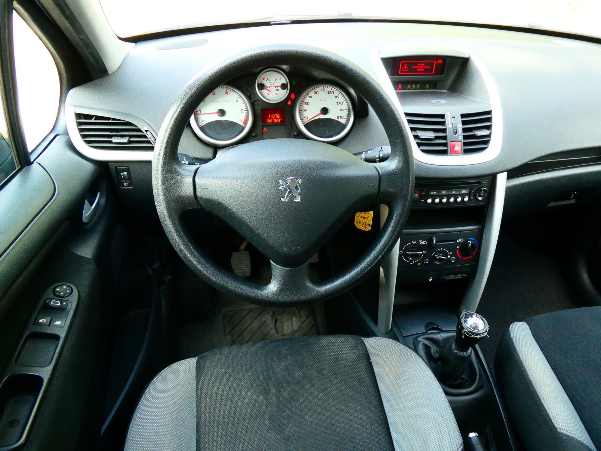 Peugeot 207 1.4-16V Color-line 5-deurs Airco Zuinig APK Juli, Voorwielaandrijving, Stof, 4 cilinders, Origineel Nederlands
