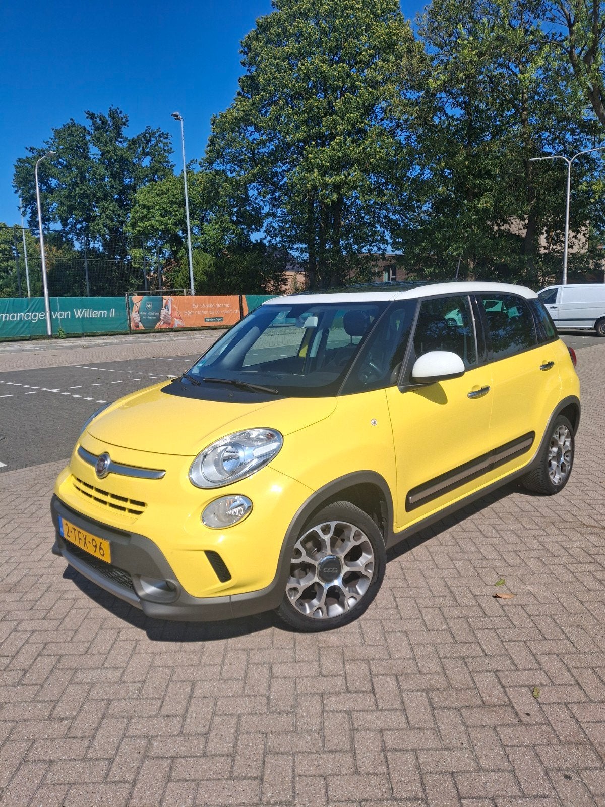 Fiat 500L Trekking | 2e eigenaar | Lage km stand NAP | Pano, Auto's, Voorwielaandrijving, Handgeschakeld, Particulier, 1000 kg