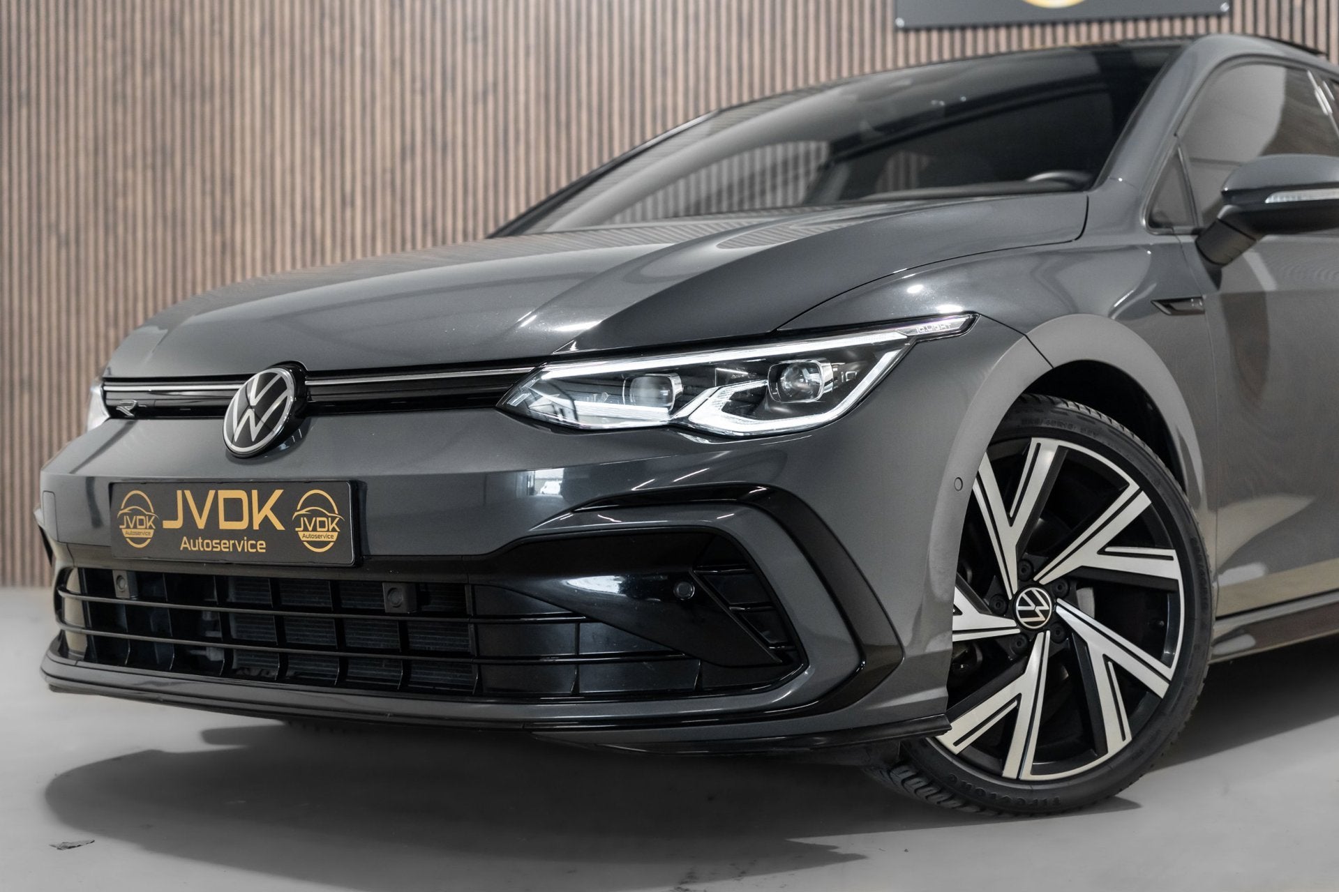 Volkswagen GOLF 1.5 eTSI R-Line 2020 DSG IQ PANO CAMERA VIRT, Auto's, Stof, 1498 cc, 4 cilinders, Bedrijf