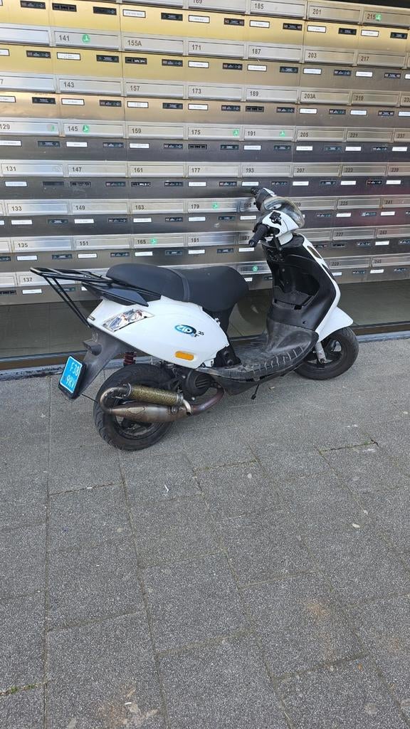 Zip 70cc snor, Fietsen en Brommers, Scooters | Piaggio, Ophalen, Tweetakt, Zo goed als nieuw, Maximaal 25 km/u