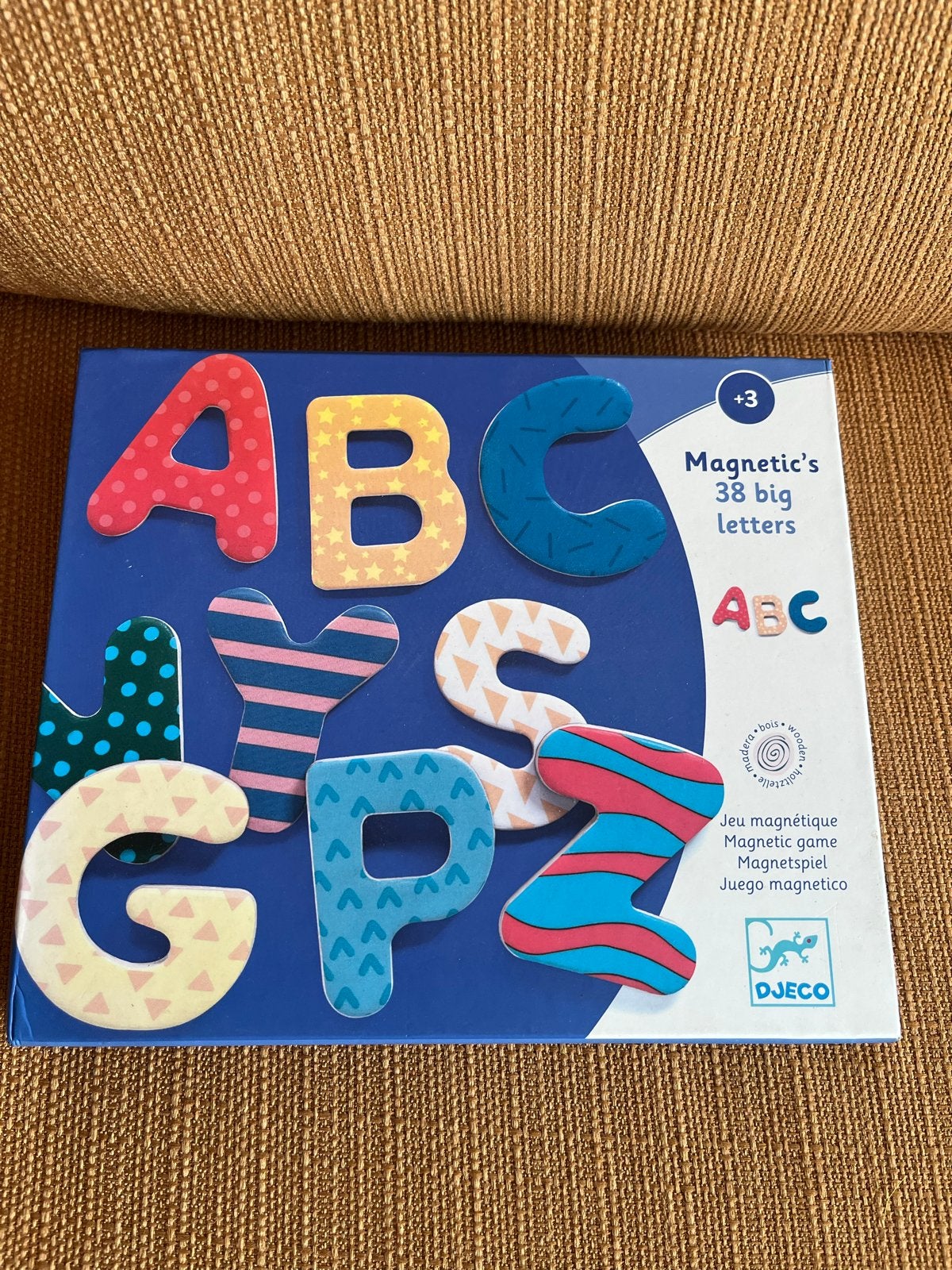 Djeco Magnetische Letters - 38 Grote Letters, Ophalen of Verzenden, Zo goed als nieuw, Taal en Lezen