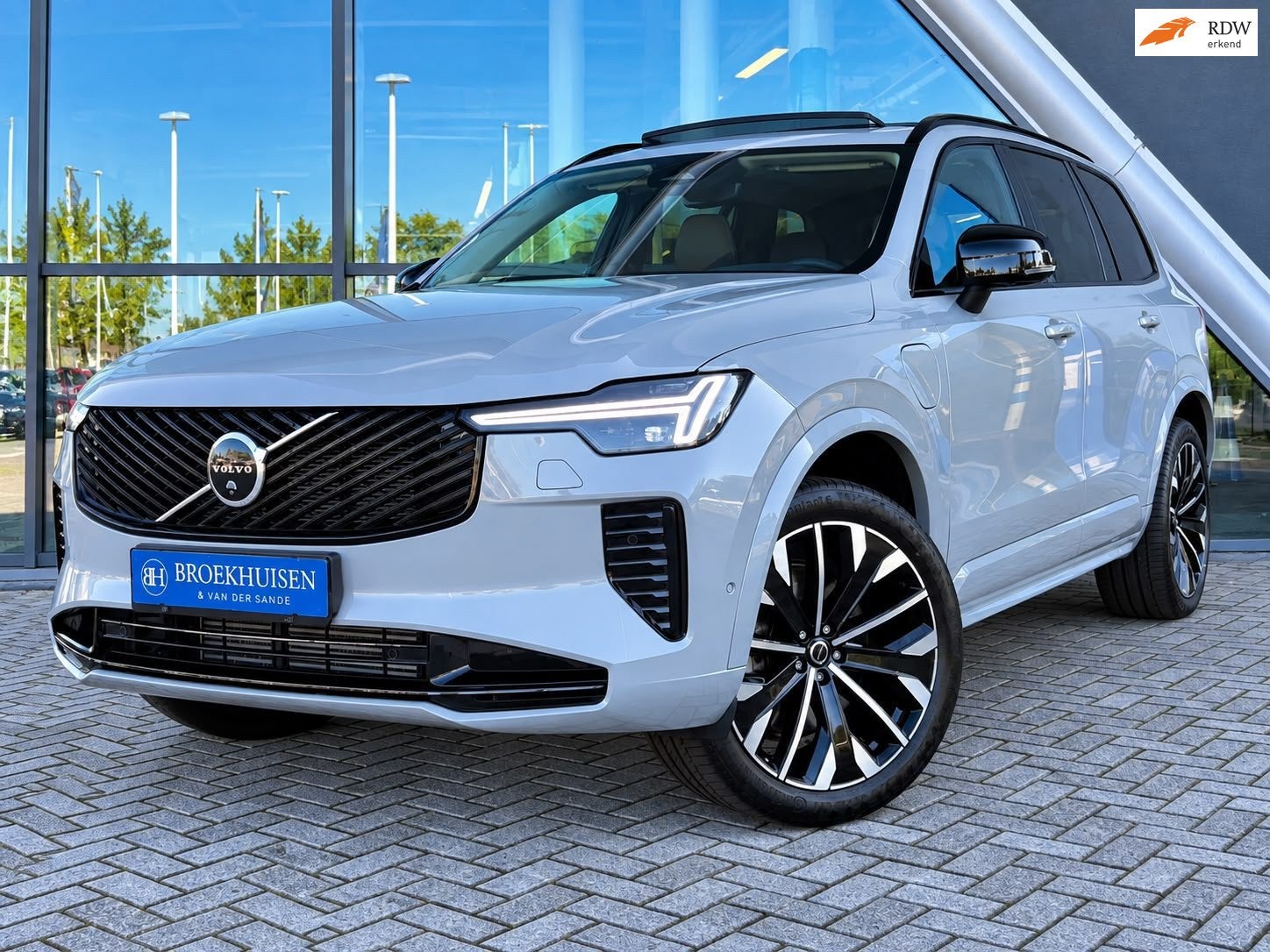 Volvo XC90 2.0 T8 Plug-in hybrid AWD Ultra Dark 455pk Luchtv, Auto's, Gebruikt, Zwart, 4 cilinders, 1969 cc