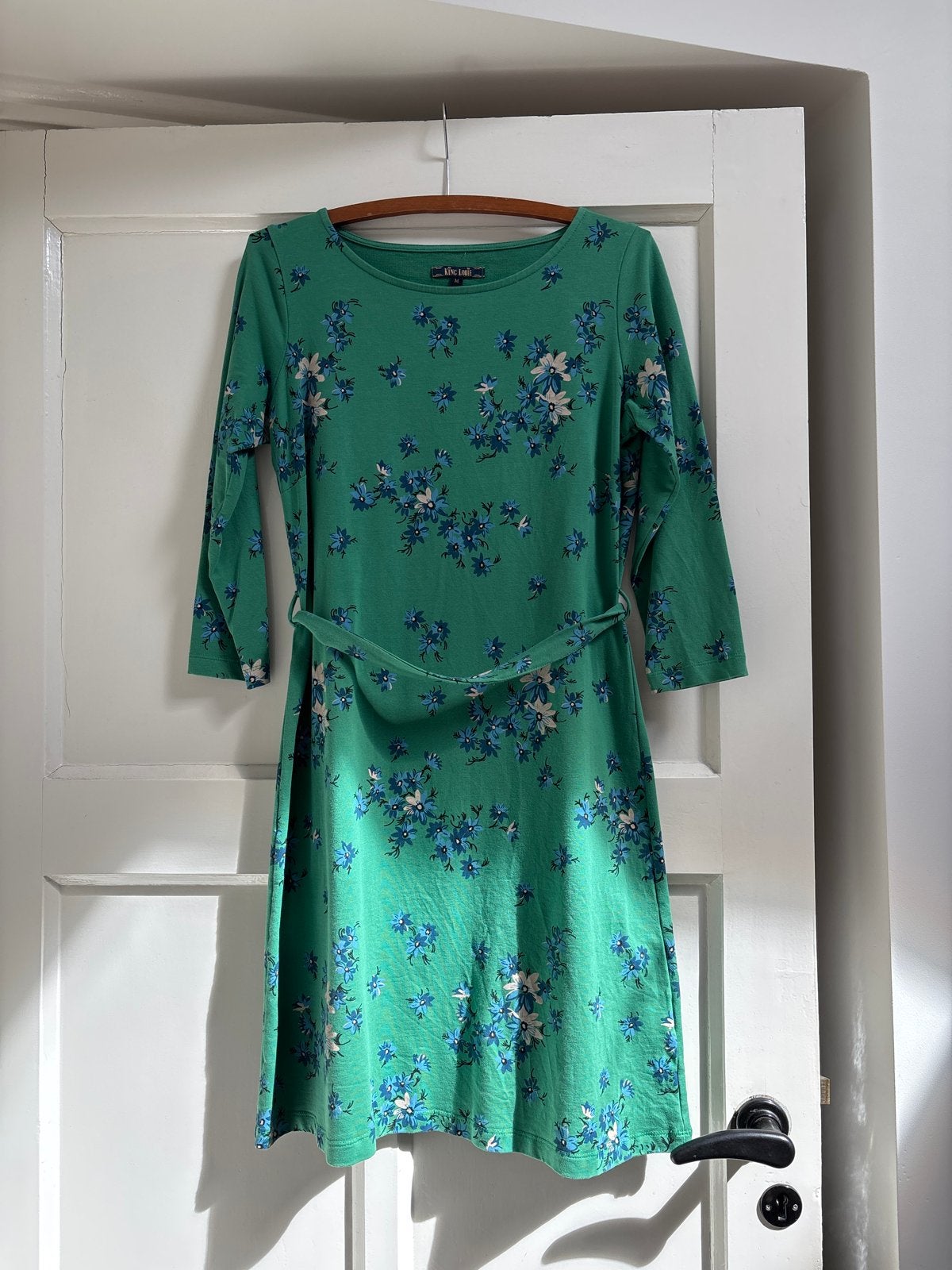 King Louie jurk met bloemenprint - Maat M, Kleding | Dames, Maat 38/40 (M), Ophalen of Verzenden, Zo goed als nieuw, Knielengte