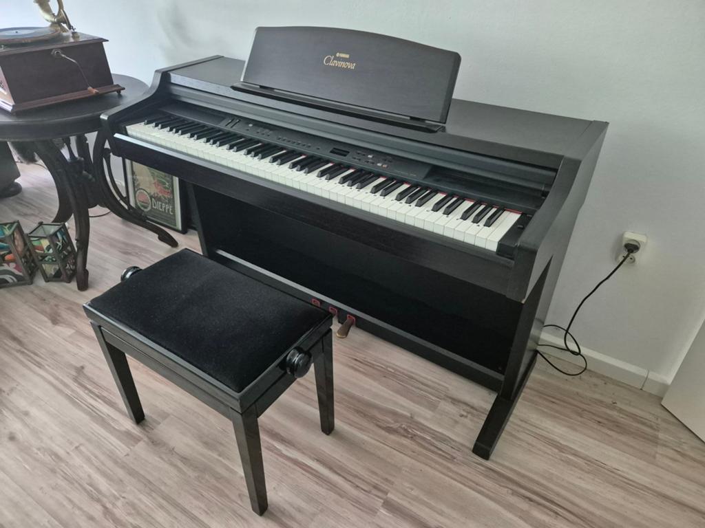 Yamaha Clavinova CLP-840 te koop met bijpassende pianokruk, Ophalen, Gebruikt, Zwart, Digitaal