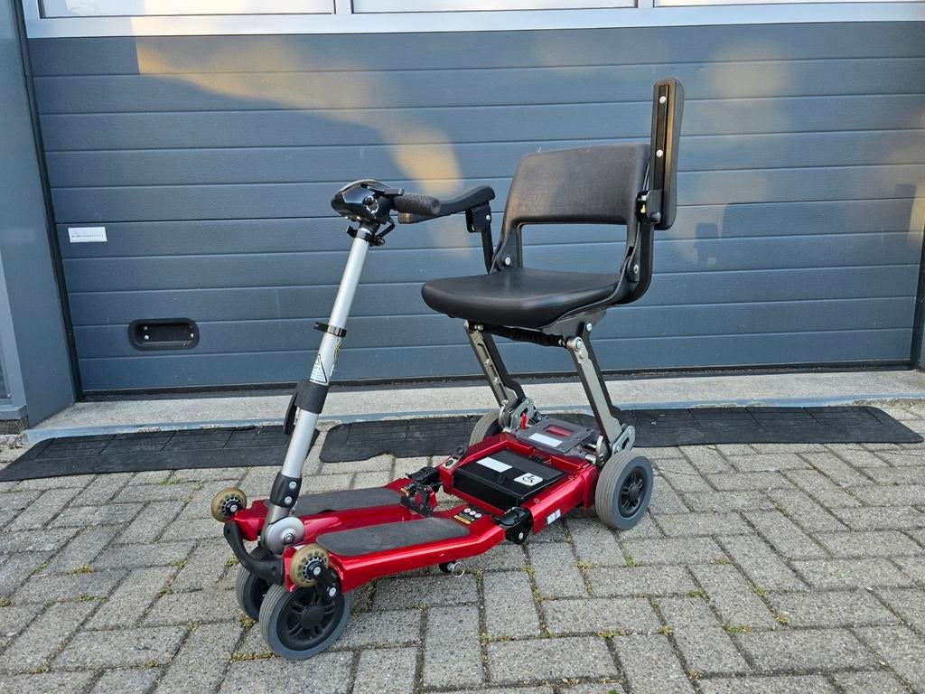Luggie opvouwbare scootmobiel | mag mee in het vliegtuig, Ophalen, 10 km/u of minder, ., Zo goed als nieuw