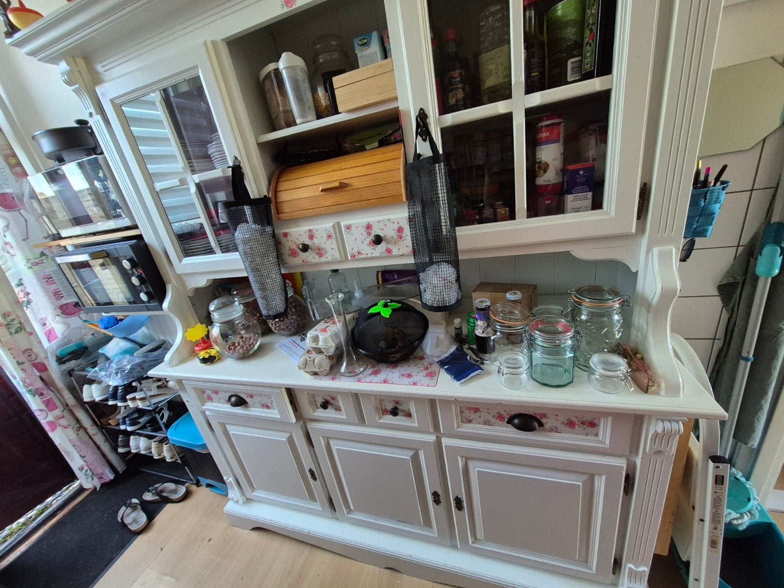 wit dressoir met vitrinekast - landelijke stijl, Huis en Inrichting, Ophalen, Gebruikt, Met deur(en), Glas
