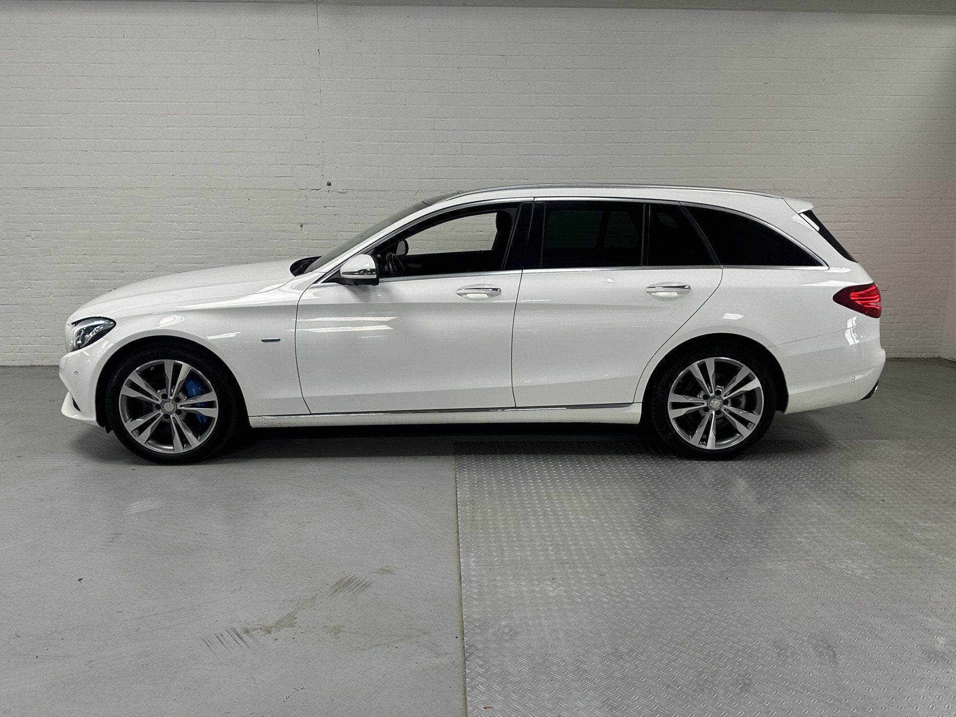 Mercedes-Benz C-Klasse 350 e CAMERA 360 / TREKHAAK / PANO, Automaat, Achterwielaandrijving, Gebruikt, Automatische klimaatregeling