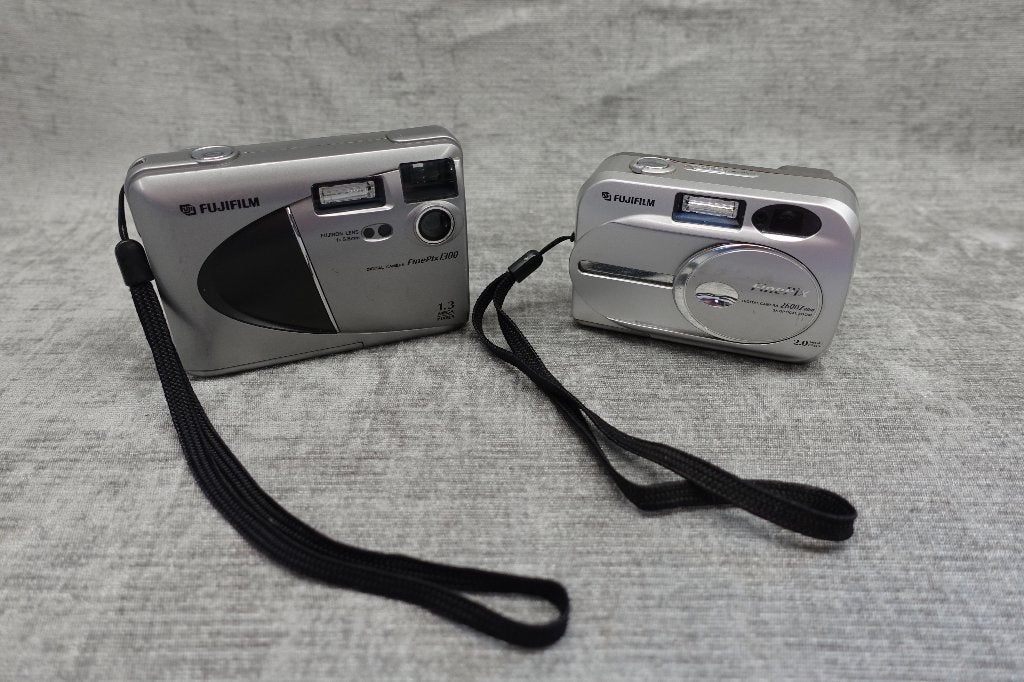 2 stuks Fujifilm Retro Vintage Digitale Camera Niet Werkende, Ophalen of Verzenden, Niet werkend, Fuji, Geen optische zoom