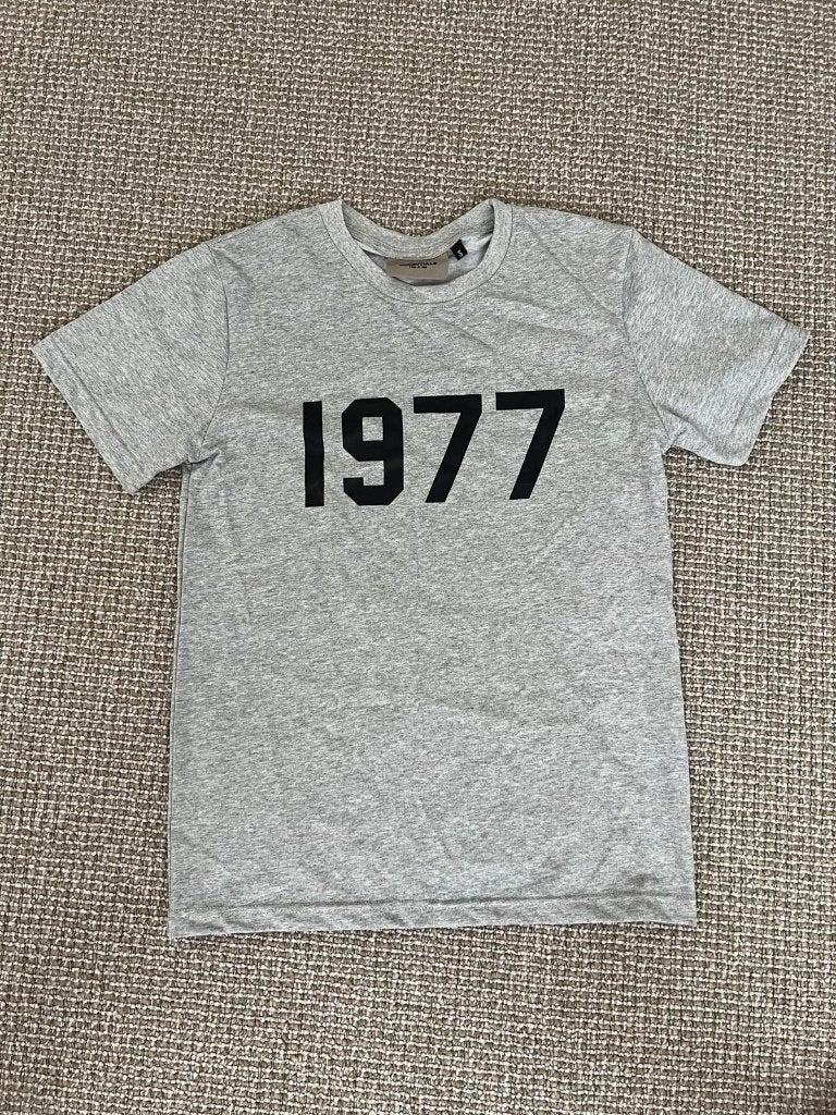 Fear of God Essentials 1977 Dark Oatmeal T-shirt, Ophalen of Verzenden, Nieuw, Maat 46 (S) of kleiner, Grijs
